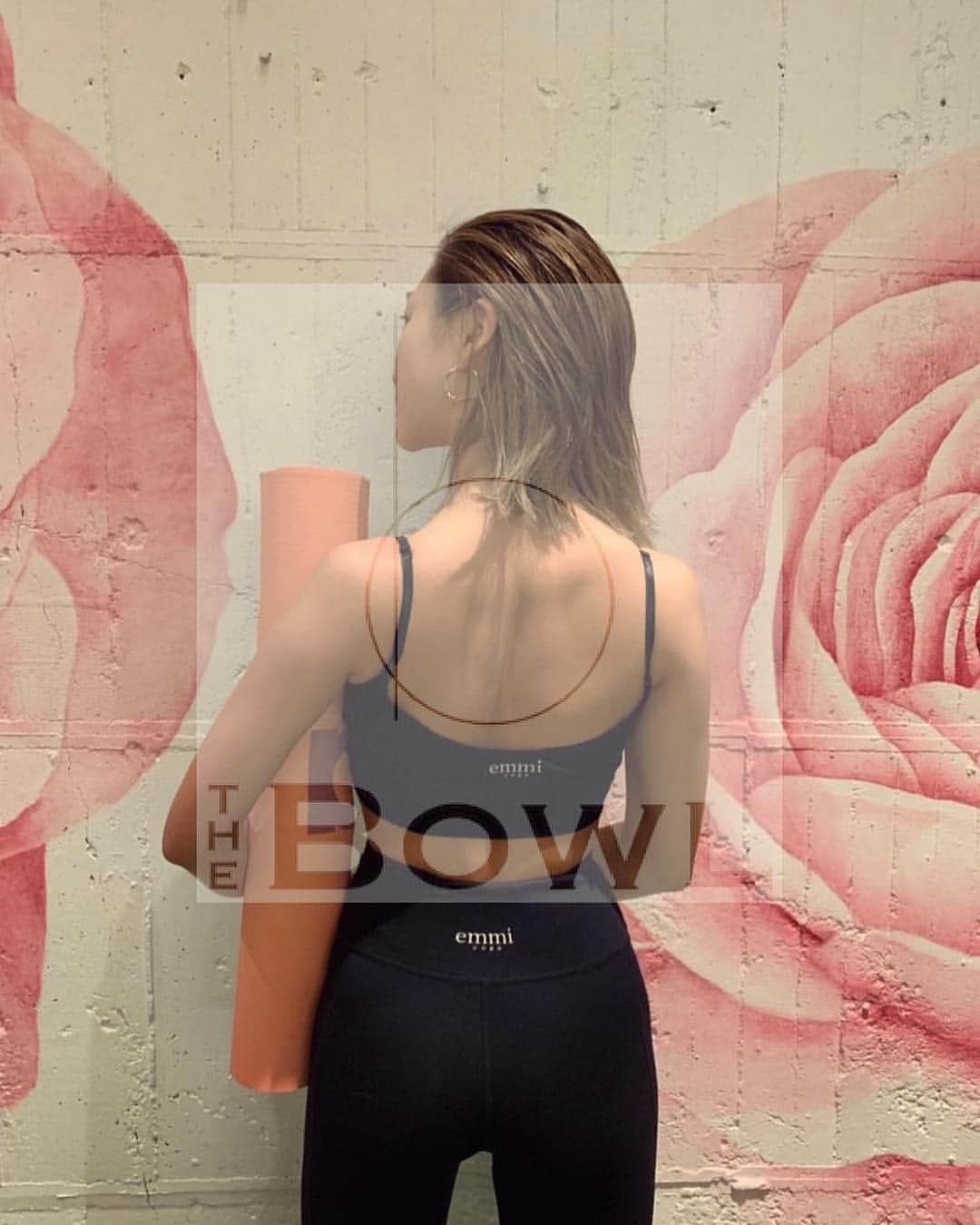 のインスタグラム：「【📢お知らせ #1】 5/7〜Riflill Yoga Start! @thebowl_organic  support by @emmiyoga_official .  表参道のorganic cafe "THE BOWL" にて毎日のYoga classが始まります✔️ . . 食にこだわる人に、もっと心身の観察を行っていただきたいから。ヨガや運動を習慣にする人に、もっと食にこだわっていただきたいから。THE BOWLに関わる全ての皆様がそれぞれ自分自身のベストな状態を維持して頂く為に "食と運動を"提供するためにスタジオ事業を運営していきます。 . . 「もっとヨガをデイリーに」 —The Better choice for the Best life. . .  THE BOWLでのyogaのkey wordは、"Refill" リフィルとは充填する、満たす、という意味を持つ単語です。  ヨガの思想で言うと我々のカラダは魂が入った”器”であると定義します。この肉体という器には、生命力や、活力、エネルギーを充填し満たす必要があります。また逆に、飲み物や食べ物の味が器によって変化するように、器の質を高めることも同等に重要です。この相互関係において同時にアプローチすることができるヨガをデイリーに続けることで五感が研ぎ澄まされ、人生が豊かになることでしょう。THE Bでは心身にエネルギーを充填し、循環させるYogaを毎日ご用意致します。 . .  土台が整えば、あなたから生まれるアイデアやパフォーマンス、言葉、行動、そして生命の質が向上し、それらの素晴らしい産物が人生に輝きをもたらせます。 持続可能なBestコンディションはBetterな選択から始まる。本来潜在的に持っている「個々人の性質」の魅力を伸ばし、乱れを調和することで、Bestコンディションと最大限の輝きを導き出します。このように我々は“teach”（教える）ではなく、“lead”（導く）者として、お越しいただく皆様と共に、持続可能な心身の豊かさを追求していきます。 . . . ▼Schedule 毎朝8-9am (※日9-10am)  水-土 7:30-8:30pm  スケジュールは、THE BOWLアプリ内(本投稿の3枚目にアプリ取得のQRコードを記載しています🥀or 以下URLより確認、予約可能です✔️ https://www.ajg.jp/shop/EventTop.phpid=Wzy8kdzduoxqyf0 . . . ▼Plan ⑴マンスリー会員: 初期限定価格! 10,000yen(飲食常時20%off!) ⑵4回チケット: 10,000yen (3ヶ月有効) (ヨガ後限定食事10%off!) ⑶ドロップイン: 3,000yen (ヨガ後限定食事10%off!) . . また、私が4年間ambassadorとして活動させて頂いている株式会社mash sports lab "emmi yoga" @emmi.jp @emmiyoga_official にサポートいただき、様々なコラボレーションも考案中です。心から感謝致します。  その他mash groupの皆様にもご協力いただきながら、現在更なる展開を進めています。6月中旬頃、またこちらで大きなプロジェクトのご報告のタイミングが御座いますので、まずはヨガ事業のリリースのお知らせとさせてくださいませ🧘‍♀️ . . . わたしもたまに代行等でクラス担当致しますし、魅力的なWSも多数ご用意致しますので是非皆様check&follow頂けますと嬉しいです!🔥 . . . 今なら初期限定で、通常のご飲食代も20%offとなるマンスリー会員枠を10,000yenで提供させて頂いていますので、是非まずはアプリの取得から✔️宜しくお願い致します😊  最後になりましたがこの度志に賛同し、手を挙げてくださった14名の素敵な先生方、そしてTHE BOWL関係者の皆様、本当に有難うございます心からの感謝と尊敬の意を込めて…  #thebowl#omotesando#tokyo#japan#organic#cafe#eco#sustainable#altanative#ethical#yoga#ayurveda#food#better#best#condition#emmiyoga#emmijp#vegan#refill#leader#mother#ヨガ#アーユルヴェーダ#表参道#心身を満たす」