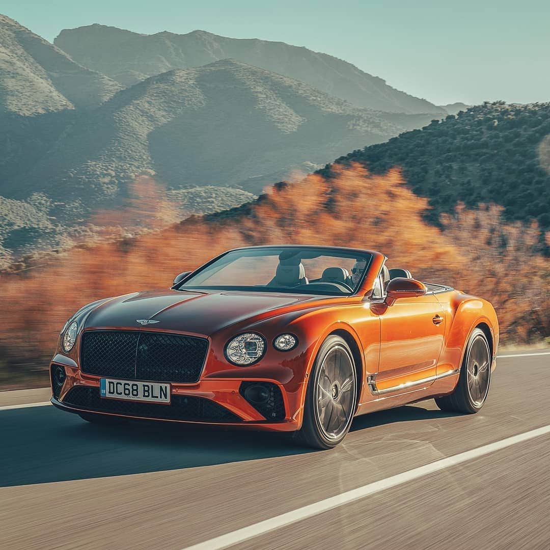 のインスタグラム：「Reduce body roll with Bentley Dynamic Ride, an innovative 48V Electronic Active Roll Control system that comes as standard in the new #ContinentalGTC. Exterior paint: Orange Flame. Link in bio.  Continental GT Convertible WLTP drive cycle: fuel consumption, mpg (l/100km) - Combined 20.2 (14.0). Combined CO2 – 317 g/km.」