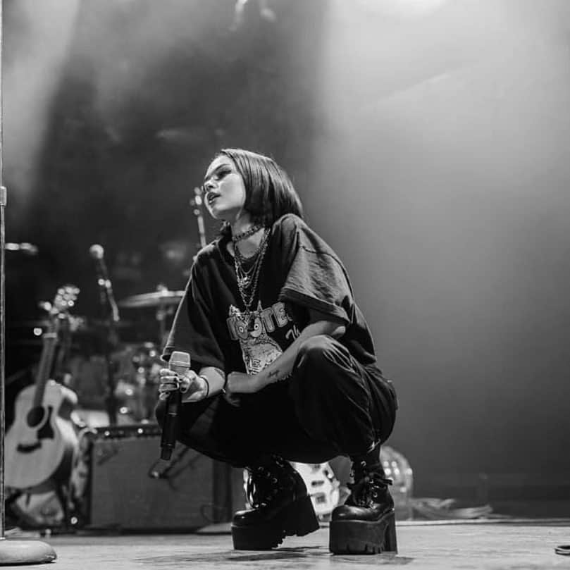 マギー・リンデマンのインスタグラム：「i wanna go back on tour」