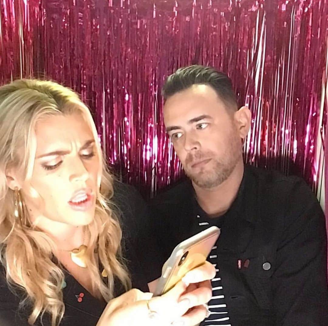 コリン・ハンクスさんのインスタグラム写真 - (コリン・ハンクスInstagram)「Of all the photos I've taken with @busyphilipps over the course of our 20+ year friendship, this one might be my favorite.」5月2日 6時12分 - colinhanks