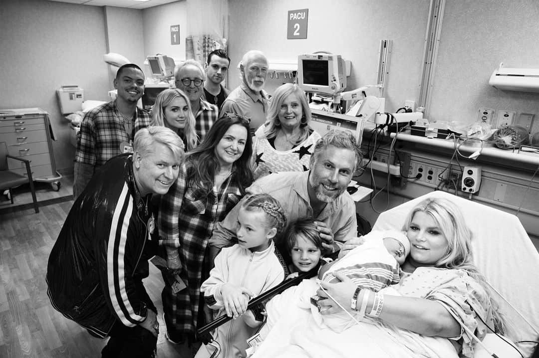 People Magazineさんのインスタグラム写真 - (People MagazineInstagram)「Jessica Simpson was surrounded with nothing but love when she delivered her newest bundle of joy, Birdie Mae. ❤️ “Eric and I had both of our families and some of our best friends there to welcome her, it was very special." 💕 Tap our bio link for exclusive details from the beautiful day. | 📷: Kristin Burns Photography」5月2日 6時07分 - people
