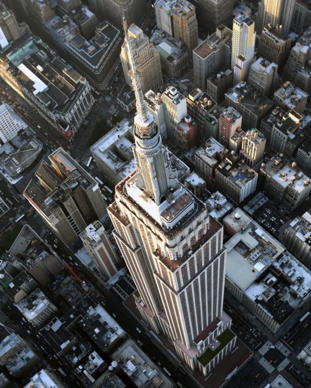 nyonairさんのインスタグラム写真 - (nyonairInstagram)「Happy 88th Birthday to the @empirestatebldg, we love you! . It stands 103 stories tall (1,250 feet to top floor, excludes height of antennae, which is 204 feet). It is located on Fifth Avenue between 33rd and 34th streets in Manhattan. The Empire State Building took only one year and 45 days to build, or more than seven million man-hours. . There are a total of 73 elevators and 6,500 windows in the Empire State Building. The Empire State Building did not become profitable until 1950. The next year it sold for $51 million. The total cost to build it, including the cost of the land, was $40,948,900. The elevators can hold over 200 people an hour with speeds up to 13,67mph. . As of 2014, the building is owned by the Empire State Realty Trust with Anthony Malkin as Chairman, CEO, and President. . Have you visited the building or flown above it? Comment below! . . 🚁 Get 30% Off + Half Off Ground Transportation - Use Code THANKSMOM30! 🚁 . . Ultimate flexibility with our BNSL - valid for more than a year. . . . . . #earthpix #bestvacations #loveauthentic#exploremore #moodygrams #streetdreamsmag #complex #stpatricksday #esquire #icapture_nyc #jointhemvmt#bucketlist #timeoutnewyork #wildnewyork#newyork_instagram #lensbible#thingstodoinnyc #adventurelifestyle #travelexperience #adventuretravel#winterinnewyork #traveldeawls #centralpark #timessquare」5月2日 6時10分 - nyonair