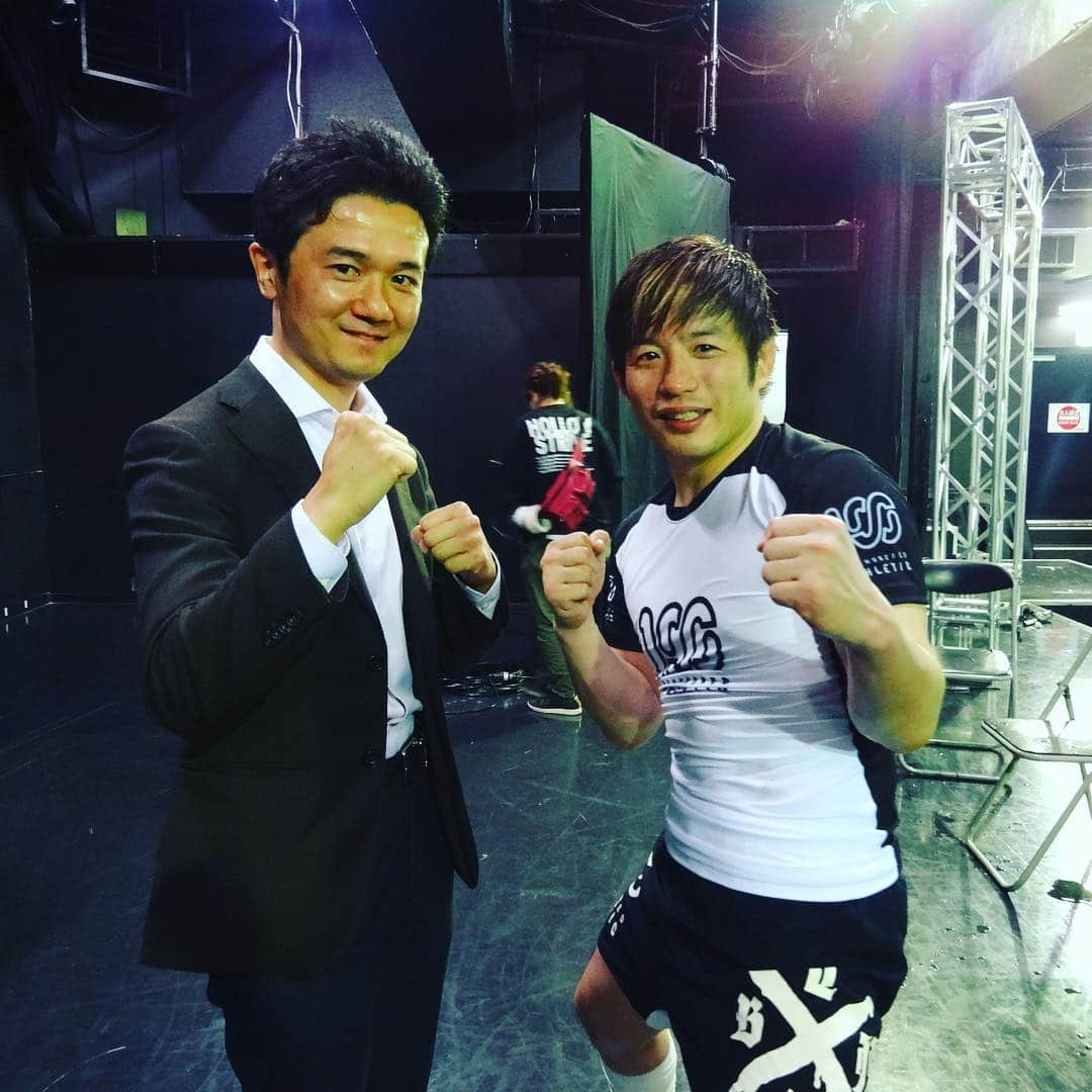 木村悠さんのインスタグラム写真 - (木村悠Instagram)「#令和 元日に #那須川天心トーナメント で審査員をさせて頂きました！ ありがとうございます^_^  #ボクシング #boxing #トレーニング  #ボクサー  #世界チャンピオン #champion  #チャンピオン #木村悠 #二刀流 #boxer  #内山高志 #abematv  #那須川天心 #天心 #青木真也」5月2日 17時05分 - kimura.yu