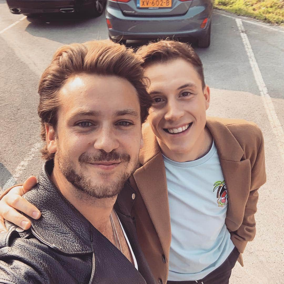 Bastian Bakerさんのインスタグラム写真 - (Bastian BakerInstagram)「Entre deux photos avec vous @nrjbelgique #nrjmusictour on s’est offert un selfie avec le talentueux @loicnottet_officiel joli duo non? 😜#thevoicebe @thevoicebe」5月2日 15時44分 - bastianbaker