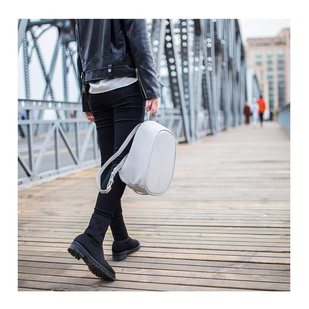 XD Designさんのインスタグラム写真 - (XD DesignInstagram)「Make sure your belongings stay safe while keeping it fashionable! ✨ #BobbyElle . • • • #xddesign #brighterdays #bobbybackpack #xddesignbobby #antitheftbackpack #antitheftbag #igers #ig_daily #instatravel #travelers #travellifestyle #femmetravel #adventure #keepexploring #travelgear #photooftheday #gotyourback #globelletravels #thetraveltag #exploretheworld #travelgirl #modernnomad #dametravel #travelmore #digitalnomad #doyoutravel #explorer #travelinspo #travelbackpack」5月2日 15時49分 - xddesign
