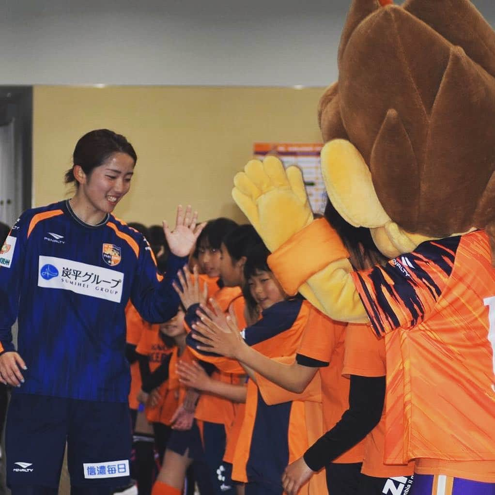 AC長野パルセイロさんのインスタグラム写真 - (AC長野パルセイロInstagram)「⚽️🦁 まもなくキックオフ！  #acnp #山岸夢歩 #鈴木里奈 #HOKTO #エリンギ」5月2日 15時54分 - acnaganoparceiro.official