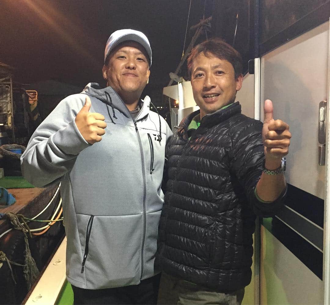 川目梢さんのインスタグラム写真 - (川目梢Instagram)「本日サンスポ掲載 船橋『内木丸』さんで夕まづめの尺カサゴ🎣飯岡『優光丸』の伊藤高弥船長とバトル編です🆚🔥 15号と軽いオモリでのやり取りは引き味抜群‼️ なんと6、7月には水深3、4mをオモリ5号で楽しめるって言うから驚きなのです😵  ぜひ皆様も内木丸の尺カサゴお試しあれ〜‼️ #船橋 #内木丸#カサゴ#尺カサゴ #釣り#釣りガール #釣り好きな人と繋がりたい #釣り女子 #優光丸」5月2日 16時23分 - kozukozu0615