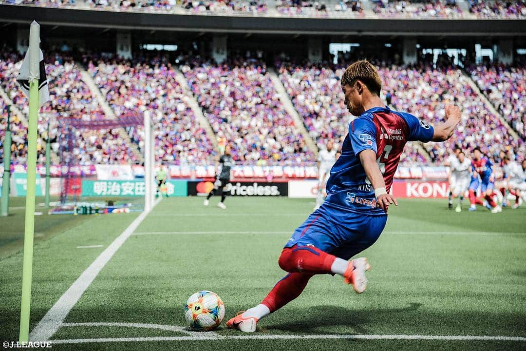 Ｊリーグさんのインスタグラム写真 - (ＪリーグInstagram)「. 🦵⚽️✨ ﻿﻿﻿ ﻿﻿﻿﻿ #明治安田生命Ｊ１リーグ 第９節﻿﻿﻿﻿﻿﻿﻿﻿ ベストショットをお届け👀✨ ﻿﻿﻿﻿﻿﻿﻿﻿ ﻿﻿﻿﻿﻿﻿﻿﻿ #Ｊリーグ﻿﻿﻿﻿﻿﻿﻿﻿ #jleague﻿﻿﻿﻿ ﻿﻿﻿﻿ #FC東京 #fctokyo  #tokyo  #太田宏介  #bestshot #best﻿﻿ #ベストショット ﻿﻿﻿﻿﻿﻿﻿#ベスト #ナイスショット #niceshot ﻿﻿#instagood﻿  #カッコいい #カッコイイ﻿#nice ﻿ #キックフォーム #kick #🦵 #シュートフォーム #シュート  #soccer #soccerphotos #soccerphoto ﻿﻿ #soccerphotography ﻿﻿ #soccerplayers ﻿﻿ #⚽️#🔵🔴 #💙❤️ ﻿﻿﻿﻿」5月2日 16時19分 - jleaguejp