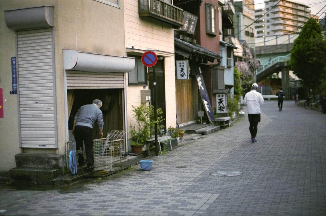 田島貴男さんのインスタグラム写真 - (田島貴男Instagram)「佃島 #フィルムカメラ #nikonf4 #nikkor50mm14 #nikkor28mm28 #pro400h #portra400」5月2日 16時22分 - tajimatakao