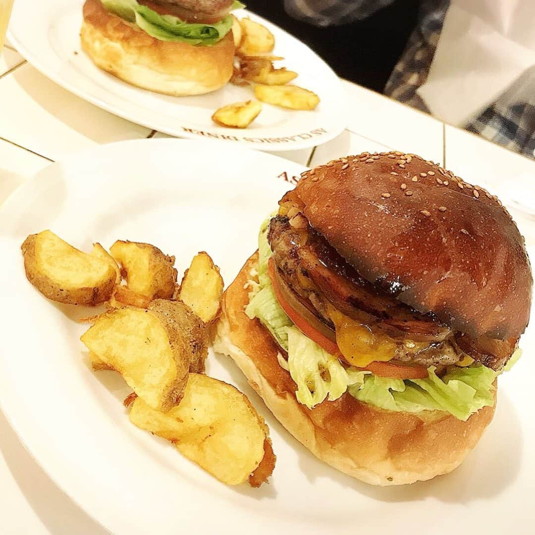 神戸蘭子さんのインスタグラム写真 - (神戸蘭子Instagram)「ハンバーガー🍔を食べに^ ^  #ハンバーガー #ランチ #ゴールデンウィーク #令和元年」5月2日 16時35分 - ranran0414