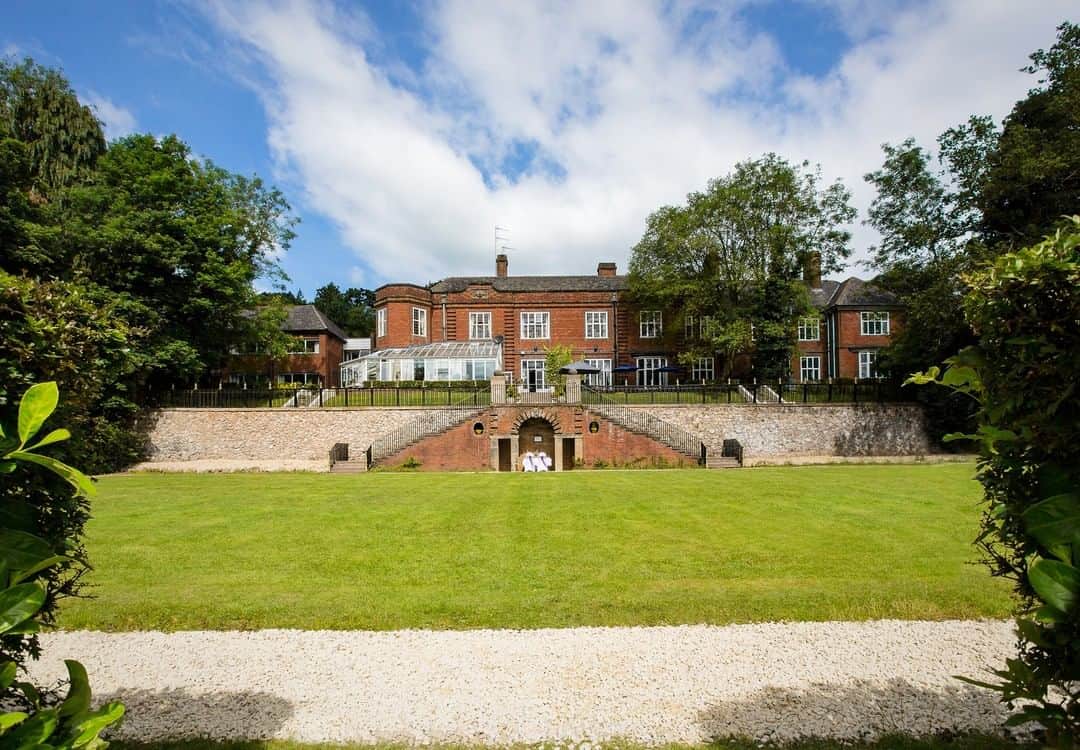 ローラアシュレイのインスタグラム：「Introducing the newest addition to our growing list of @LauraAshleyTheTeaRoom's; @SouthcrestManor Hotel, Redditch offers a truly peaceful, rural setting in the heart of Worcestershire. Opening its doors in June, enquire now to start planning your perfect afternoon tea experience: thetearoom@southcrestmanorhotel.com」