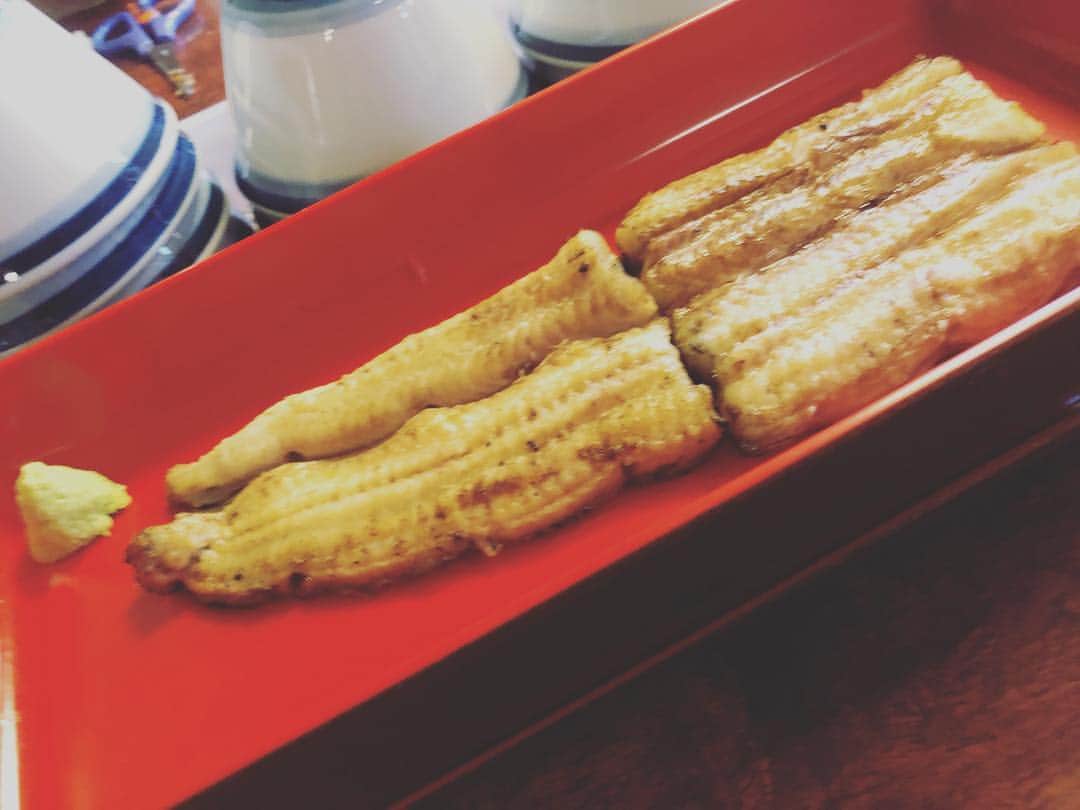 DJ YURINAさんのインスタグラム写真 - (DJ YURINAInstagram)「Have a nice holiday💝 GWやっと天気が良くなりました☀️ 今年のGWは平成から令和へと日本の皆様にとっては特別な連休でしたね。 私も日本人の端くれながら、この平成の幸せだった時間に感謝とお礼を、令和の新しい自分への抱負を🇯🇵 振り返るととても環境に恵まれた良い平成時代でした。 令和の時代もより皆さまと一緒に、良い時代に出来るといいなと思います😉☀️☀️ . 残りのGWもみんなにとって素敵な連休でありますように💓 . パーティーしたくなったらいつでも連絡お待ちしてます👋 . 令和は良いお酒の飲み方と質の良い時間の使い方を意識していきたい✨ . 川豊の鰻並ばず食べられたのは天気が悪かったからという事もあって、まぁ雨の日は雨の日で良い事もあるなと🎵 日々マイナスな事もプラスに変えていきましょーね✌️ . #令和 #令和元年 #令和御朱印  #令和グッズ #歴史好き #神社巡り好き #歴史女子 #令和に乾杯 #感謝できる年 #出会いにありがとう #雨の日お出かけ #シミラールック #昭和うまれ #GW #ゴールデンウィーク #djyurina #dj #reiwa #令和抱負」5月2日 16時34分 - dj_yurina_tokyo
