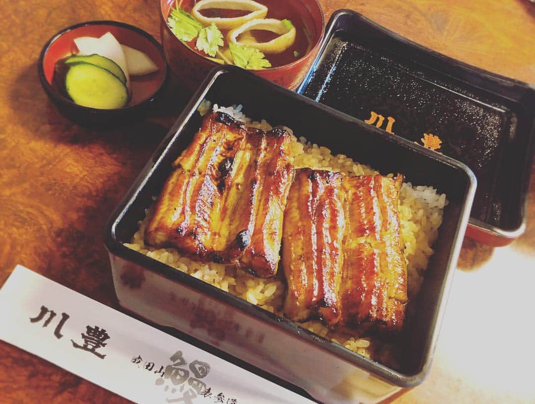 DJ YURINAさんのインスタグラム写真 - (DJ YURINAInstagram)「Have a nice holiday💝 GWやっと天気が良くなりました☀️ 今年のGWは平成から令和へと日本の皆様にとっては特別な連休でしたね。 私も日本人の端くれながら、この平成の幸せだった時間に感謝とお礼を、令和の新しい自分への抱負を🇯🇵 振り返るととても環境に恵まれた良い平成時代でした。 令和の時代もより皆さまと一緒に、良い時代に出来るといいなと思います😉☀️☀️ . 残りのGWもみんなにとって素敵な連休でありますように💓 . パーティーしたくなったらいつでも連絡お待ちしてます👋 . 令和は良いお酒の飲み方と質の良い時間の使い方を意識していきたい✨ . 川豊の鰻並ばず食べられたのは天気が悪かったからという事もあって、まぁ雨の日は雨の日で良い事もあるなと🎵 日々マイナスな事もプラスに変えていきましょーね✌️ . #令和 #令和元年 #令和御朱印  #令和グッズ #歴史好き #神社巡り好き #歴史女子 #令和に乾杯 #感謝できる年 #出会いにありがとう #雨の日お出かけ #シミラールック #昭和うまれ #GW #ゴールデンウィーク #djyurina #dj #reiwa #令和抱負」5月2日 16時34分 - dj_yurina_tokyo