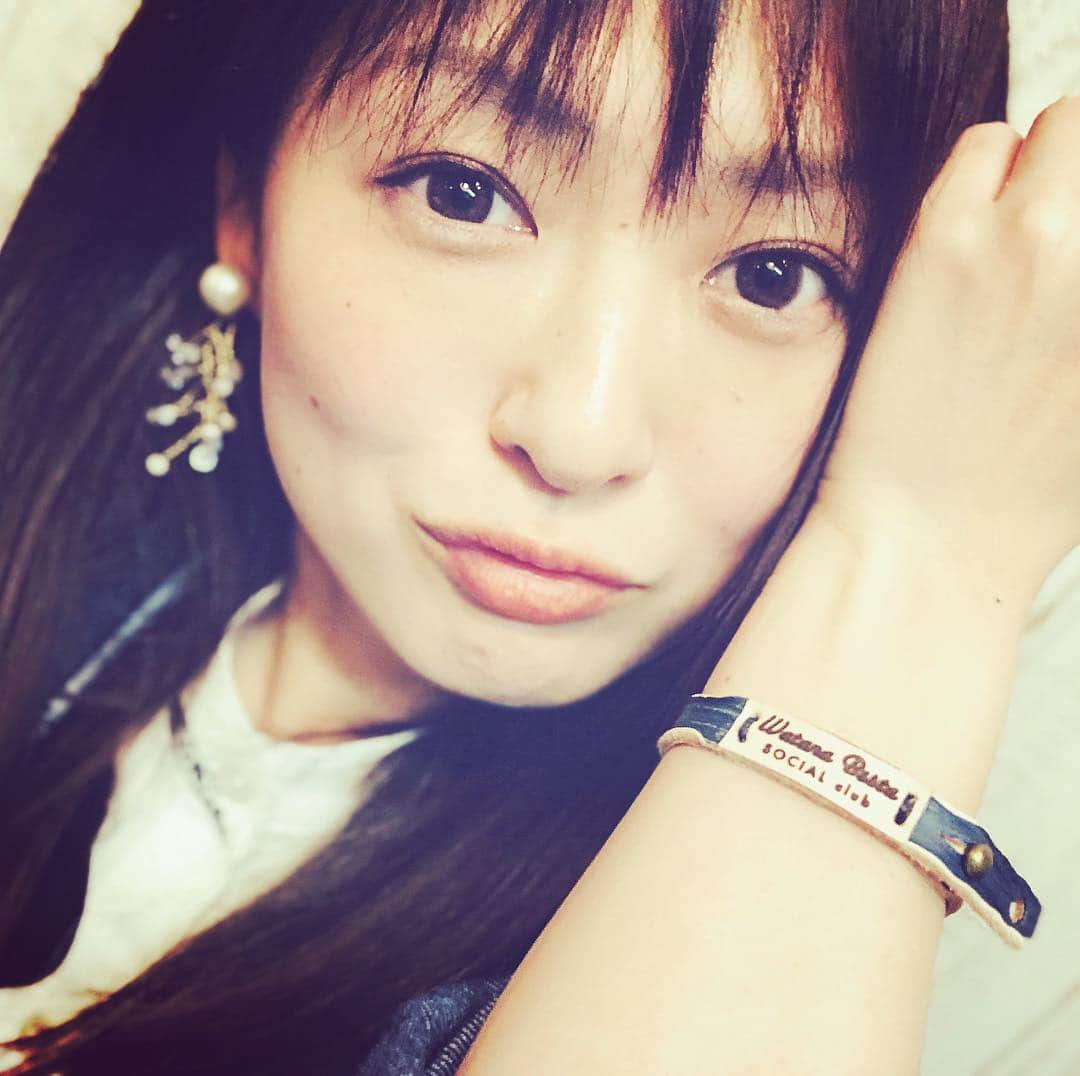 脇田唯さんのインスタグラム写真 - (脇田唯Instagram)「ベスタさんのグッズ。 STEPPING STONESさんとのコラボ。  ネイビーのブレスレット。 かわいい。  @stepping.s  @watanabestasocialclub」5月2日 16時38分 - post_yui