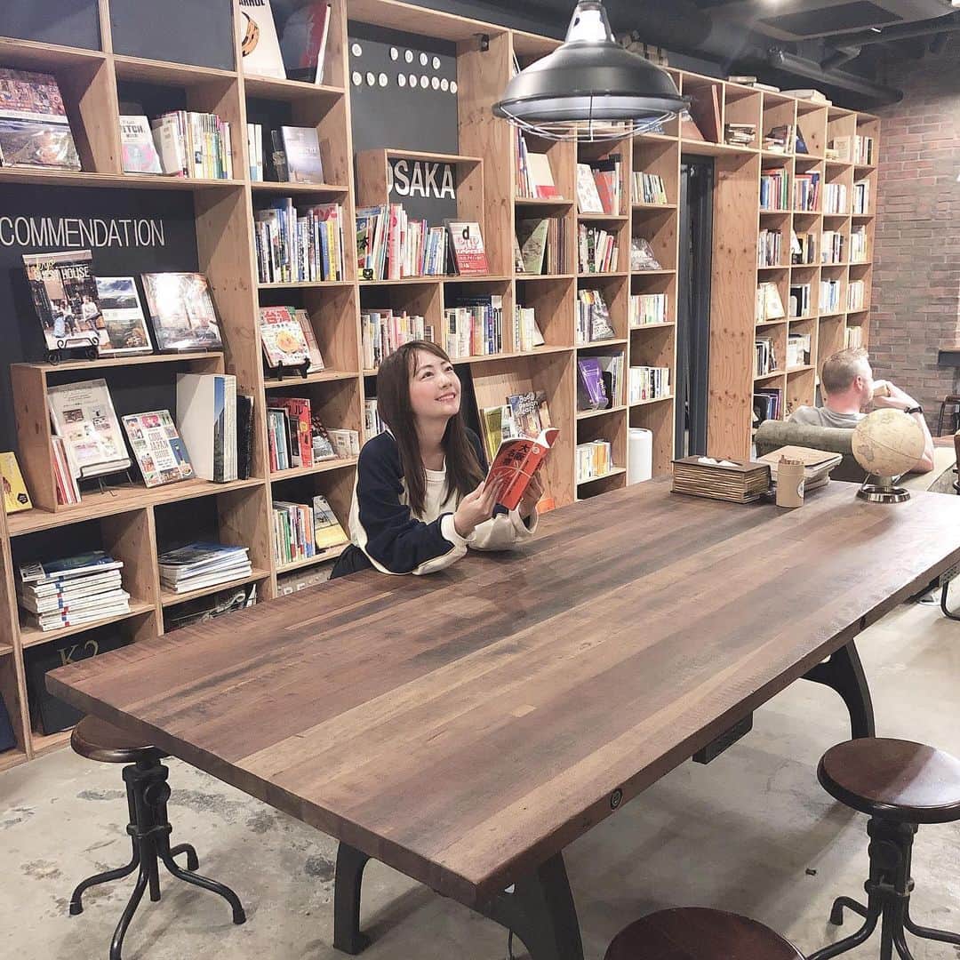 うえむらちかさんのインスタグラム写真 - (うえむらちかInstagram)「大阪の心斎橋にある﻿﻿ ﻿ THE DORM HOSTEL OSAKA﻿﻿ @the_dorm_hostel_osaka﻿﻿ ﻿ に宿泊しました♪﻿﻿ ﻿﻿ 遠征で色んな場所に行くときにリーズナブルな宿泊施設はとても助かります♪﻿﻿ ﻿﻿ 沢山の本に囲まれたブックカフェの要素もあり☕️📕﻿﻿ ﻿﻿ 女性専用のメイクルームがとてもおしゃれで使いやすかったです💄﻿﻿ ﻿﻿ そして近くにある、昔ながらの銭湯「あかしゆ」さんで平成⇄令和になる瞬間を過ごしました笑﻿﻿ ﻿﻿ ﻿甲子園に行く時はまた泊まりたいな〜💕﻿ ﻿ ﻿ 📍THE DORM HOSTEL OSAKA﻿﻿ @the_dorm_hostel_osaka﻿﻿ 大阪府大阪市中央区東心斎橋1-12-20 心斎橋ダイワビル２F﻿﻿ ﻿﻿ https://thedorm.jp﻿﻿ ﻿﻿ #thedormhostelosaka #心斎橋ホステル #大阪 #心斎橋hostel #大阪宿泊 #Osaka #大阪ホステル #pr #コラボベース #甲子園 #遠征 #旅 #旅女 #甲子園 #カープ女子 #読書﻿﻿﻿ ♨️浴室の写真は、大阪府銭湯組合HPより」5月2日 16時40分 - uemurachika