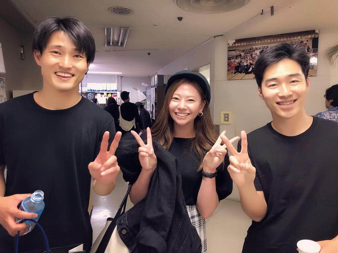 希帆さんのインスタグラム写真 - (希帆Instagram)「#ジャルジャル さん #元号またいでんじゃねえよ  面白すぎて、笑いすぎてお腹痛い！㊗️🤣🤣🤣🎉✨ 令和初日から、たくさん笑わせて頂き幸せ〜🥺🥺🥺✨ ご一緒に写真撮って頂きました🥺🙏✨ 緊張しすぎて、大変でした。🤯🤧😂 #贅沢すぎる #令和スタートの日 #ありがとうございました 🙇‍♂️🌈✨」5月2日 16時47分 - k_i_h_o_