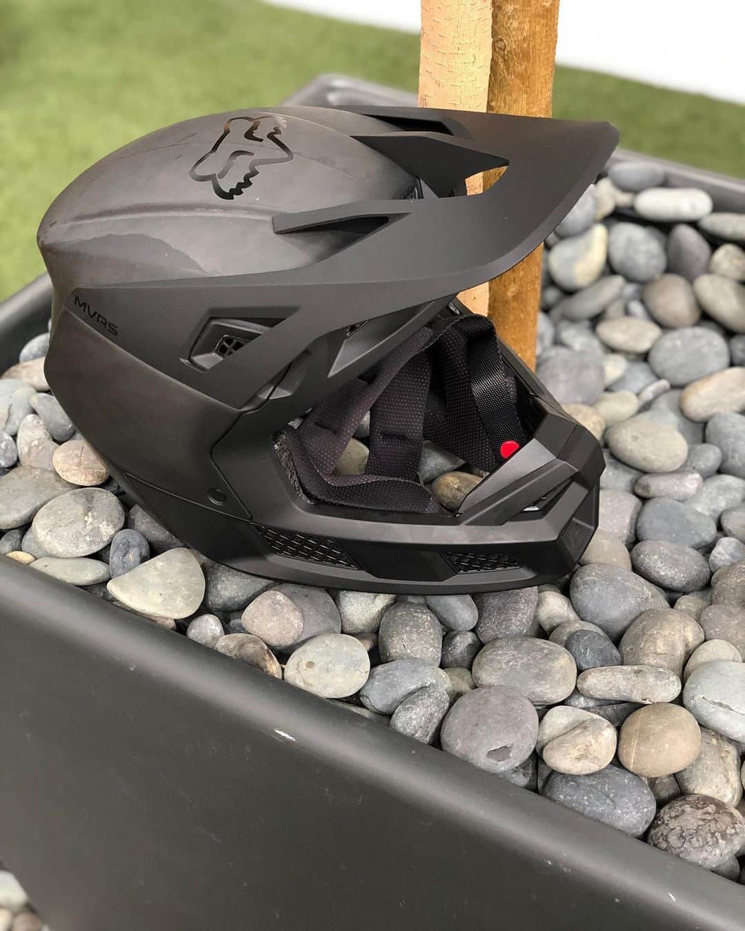Racer X Onlineさんのインスタグラム写真 - (Racer X OnlineInstagram)「Up close and personal with the new @foxracing V3 helmet. 📷 @trupatrue」5月2日 8時05分 - racerxonline