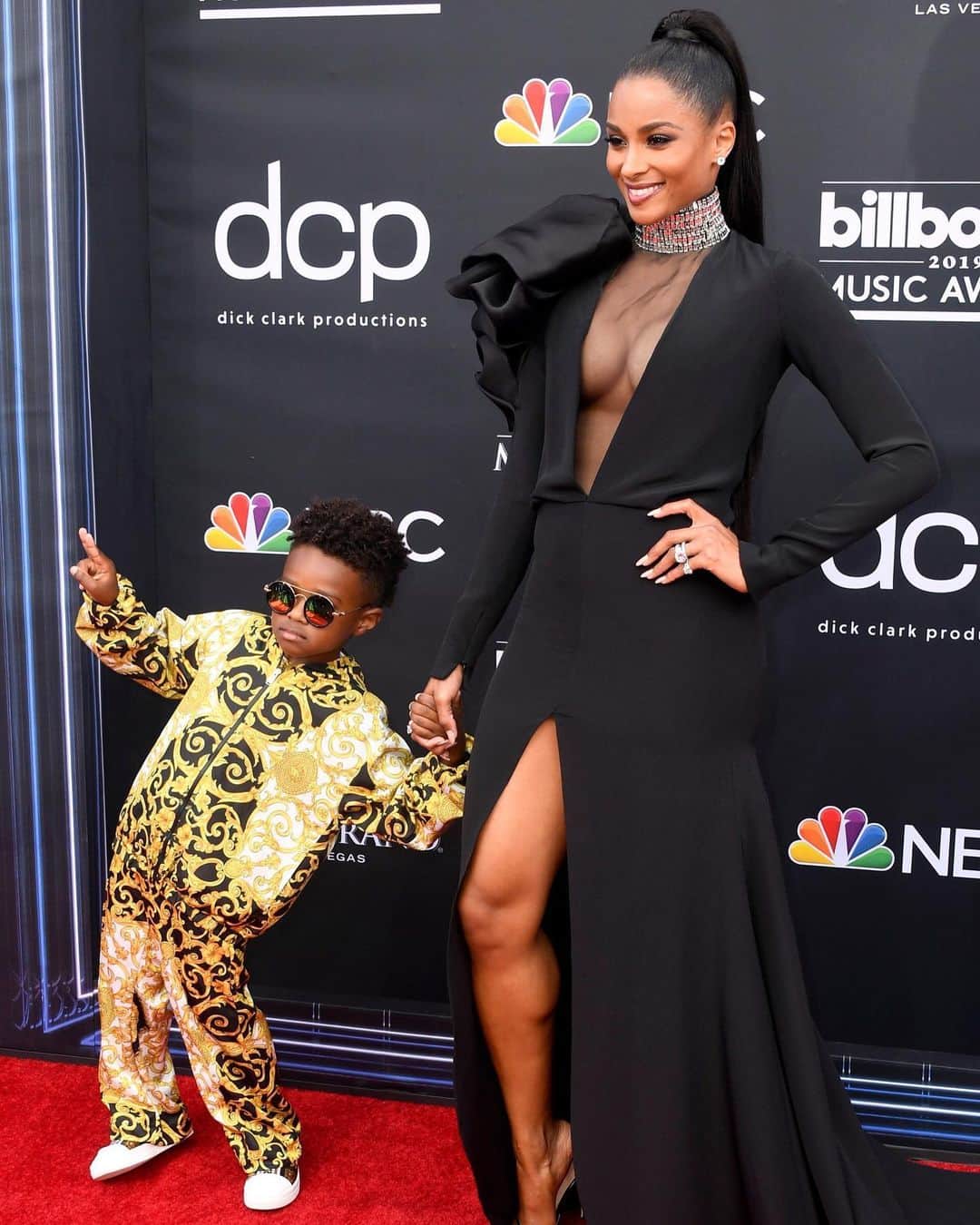 People Magazineさんのインスタグラム写真 - (People MagazineInstagram)「Family night out! 😍Ciara and her son Future are looking stylish as ever tonight at the Billboard Music Awards. 😎 #BBMAs | 📷: Frazer Harrison/Getty, Emma McIntyre/Getty」5月2日 7時58分 - people