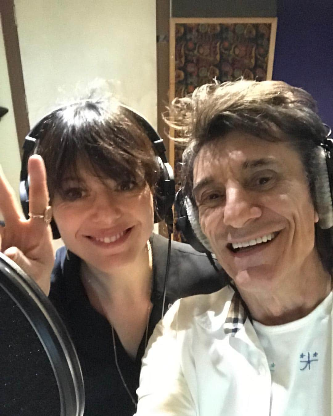 ロン・ウッドさんのインスタグラム写真 - (ロン・ウッドInstagram)「Fun day in the studio with @imeldaofficial today 😎🎸🎤」5月2日 8時13分 - ronniewood