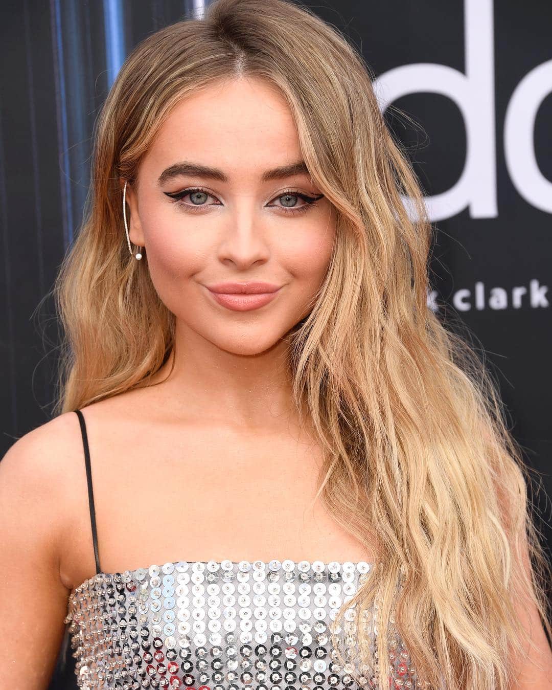 Just Jaredさんのインスタグラム写真 - (Just JaredInstagram)「@sabrinacarpenter wears a @rasario dress on the Billboard Music Awards red carpet! Go to JustJared.com for our full coverage of the show. #SabrinaCarpenter #BBMAs Photos: Getty」5月2日 8時06分 - justjared