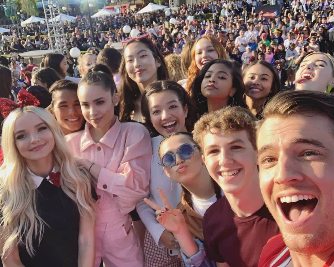 Disney Channelさんのインスタグラム写真 - (Disney ChannelInstagram)「Wishing we were back at #DisneyChannelFanFest with our amazing stars and fans! 📸: @morganonair」5月2日 8時06分 - disneychannel