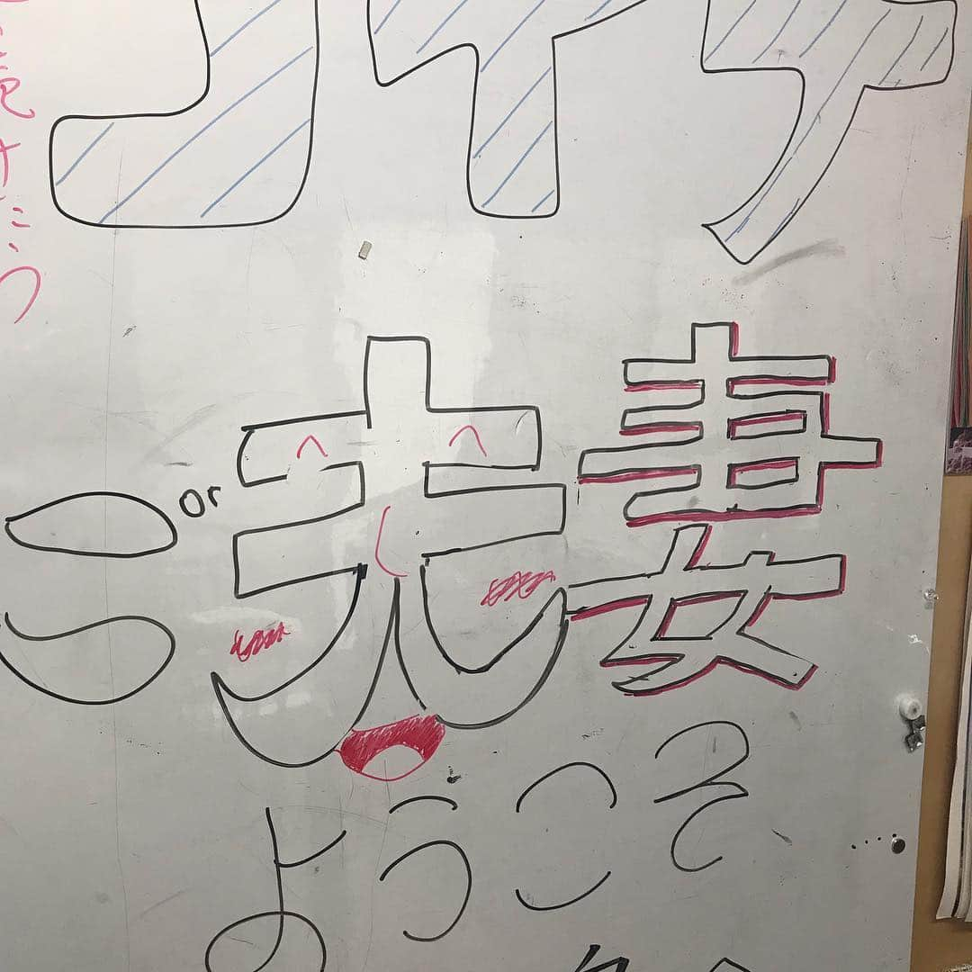 岡本安代さんのインスタグラム写真 - (岡本安代Instagram)「▶︎ようこそ！コイナご夫妻！ . #悲願の再会！ #歓喜の夜！ #絶賛ブログ更新中  #走り続ける岡本家  #５人の子育てママウンサー  #岡本安代  @okamoto.yasuyo ＃トップ画面から是非！」5月2日 8時10分 - okamoto.yasuyo