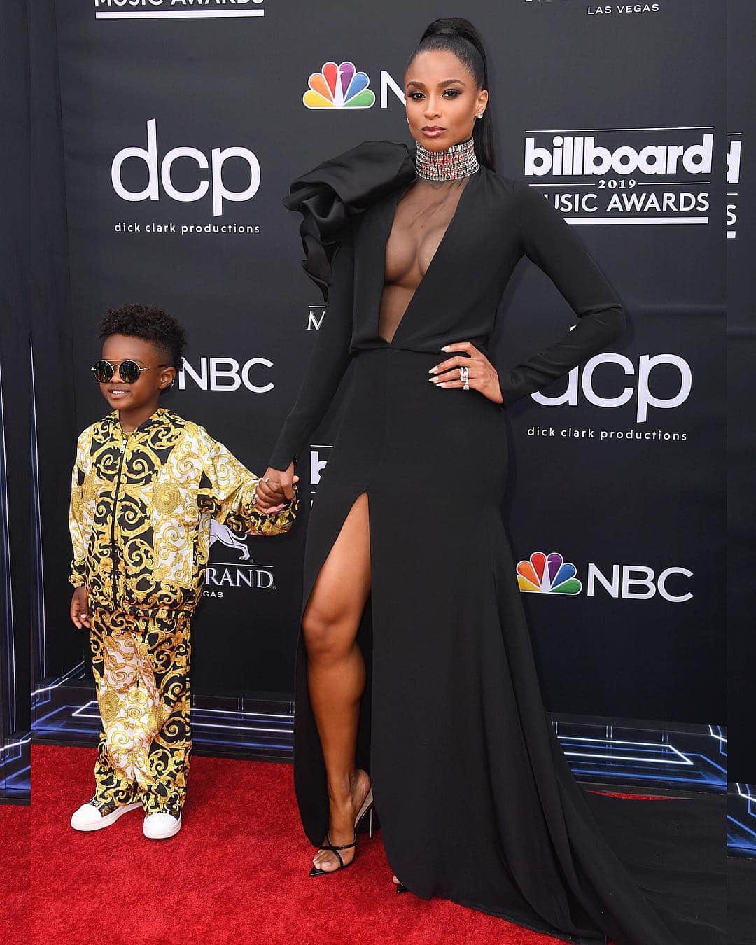 Just Jaredさんのインスタグラム写真 - (Just JaredInstagram)「@ciara wears @stephanerolland_paris on the Billboard Music Awards red carpet. She was joined by her son Future in @versace! Go to JustJared.com for our full coverage of the show. #Ciara #BBMAs Photos: Getty」5月2日 8時13分 - justjared