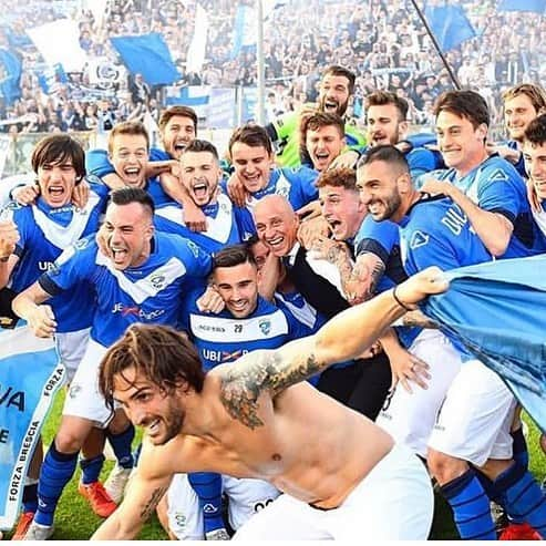 アンドレア・ピルロさんのインスタグラム写真 - (アンドレア・ピルロInstagram)「Bentornato in serie A... bravi ragazzi 👏👏👏」5月2日 8時16分 - andreapirlo21