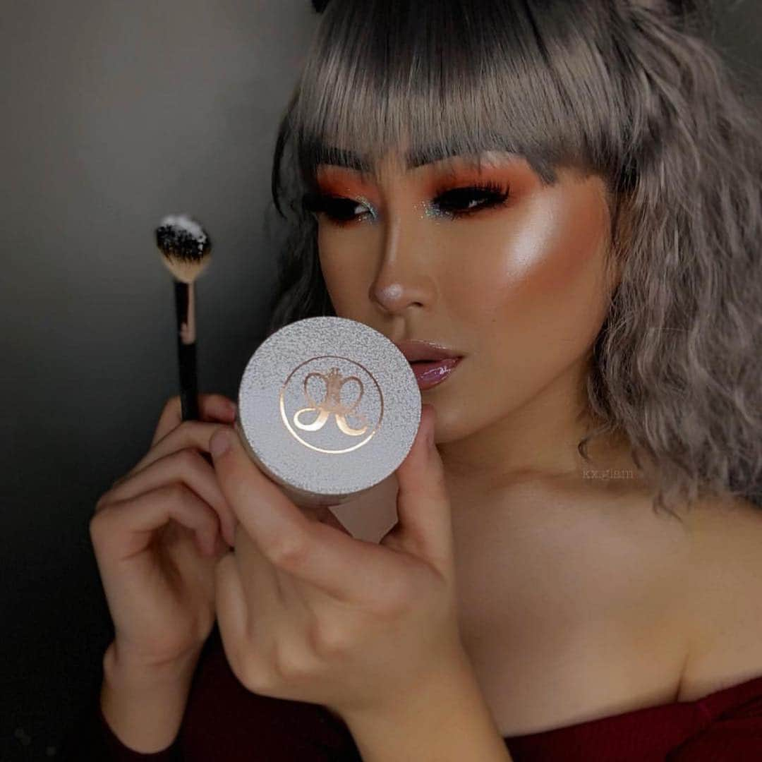 Anastasia Beverly Hillsさんのインスタグラム写真 - (Anastasia Beverly HillsInstagram)「That Glow ❄️ @kx.glam  Using Snowflake Loose Highlighter」5月2日 8時31分 - anastasiabeverlyhills