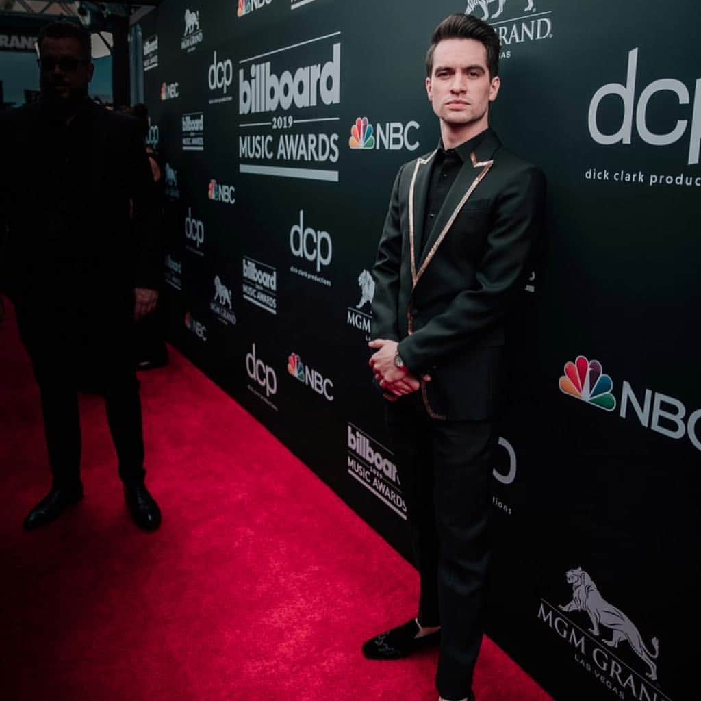 Panic! At The Discoのインスタグラム：「Lookin’ all sorts of sharp for the @bbmas tonight 📸-@jakechams」