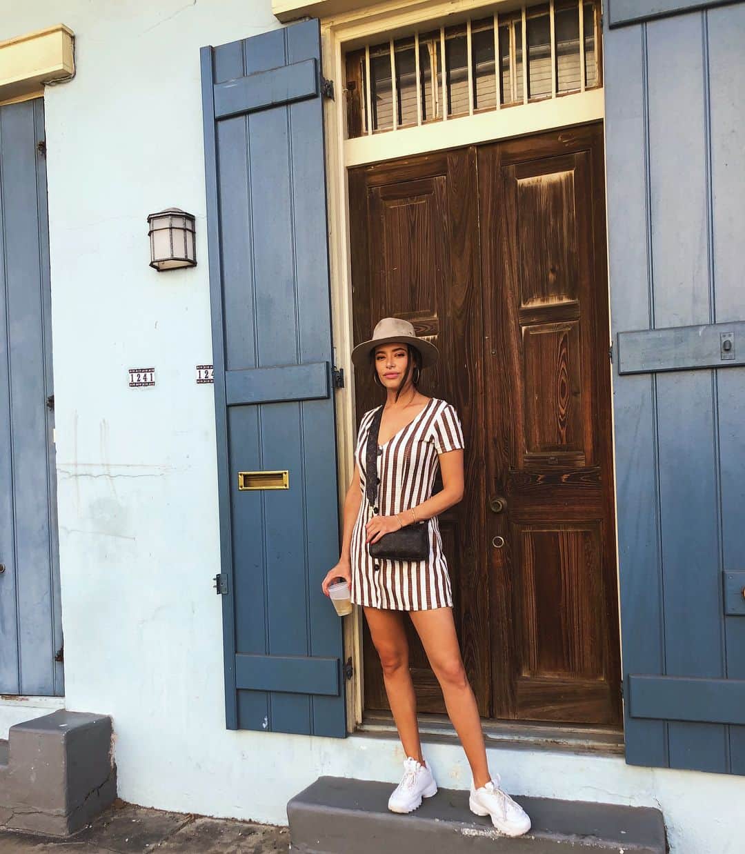 クロエ・ブリッジスのインスタグラム：「I don’t think it’s in the cards for me to be an instagram girl because you have to take the pictures in public?? And, like, people can see you?? Anyhoo I do not know this man but he saw me trying to take this picture and now here we are ➡️」