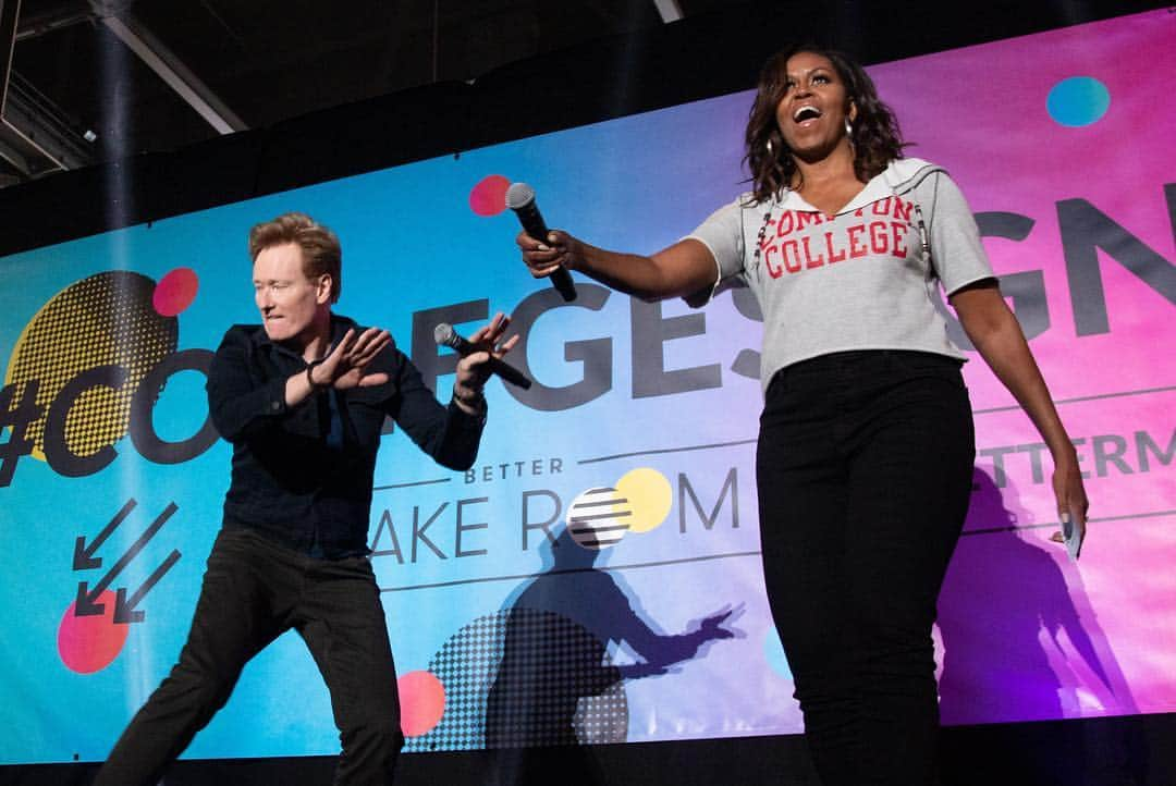 ミシェル・オバマさんのインスタグラム写真 - (ミシェル・オバマInstagram)「I am so proud of each and every student out there who’s celebrating #CollegeSigningDay and committing to continue their education. I know how hard you worked in all of your classes. I know how much time and care you put into your applications. And I know how many hurdles each of you had to clear to make it to today. So I hope you all are as excited about this day as I am—but I’m even more excited to see what you all do in the years ahead. #BetterMakeRoom」5月2日 8時38分 - michelleobama