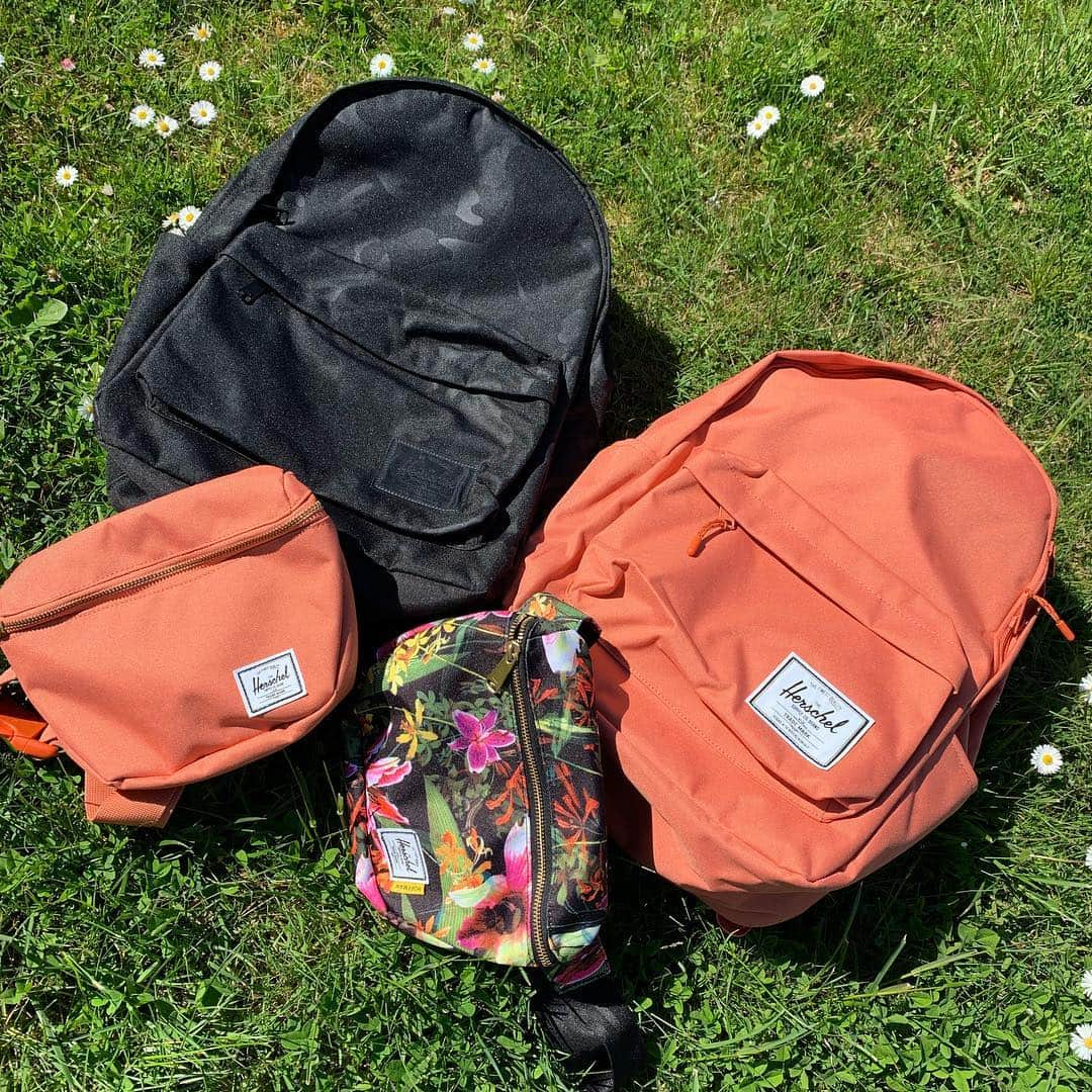 zumiezさんのインスタグラム写真 - (zumiezInstagram)「Congrats @miiaknox & @blondex10 we got you! Herschel packs coming your way!」5月2日 8時49分 - zumiez