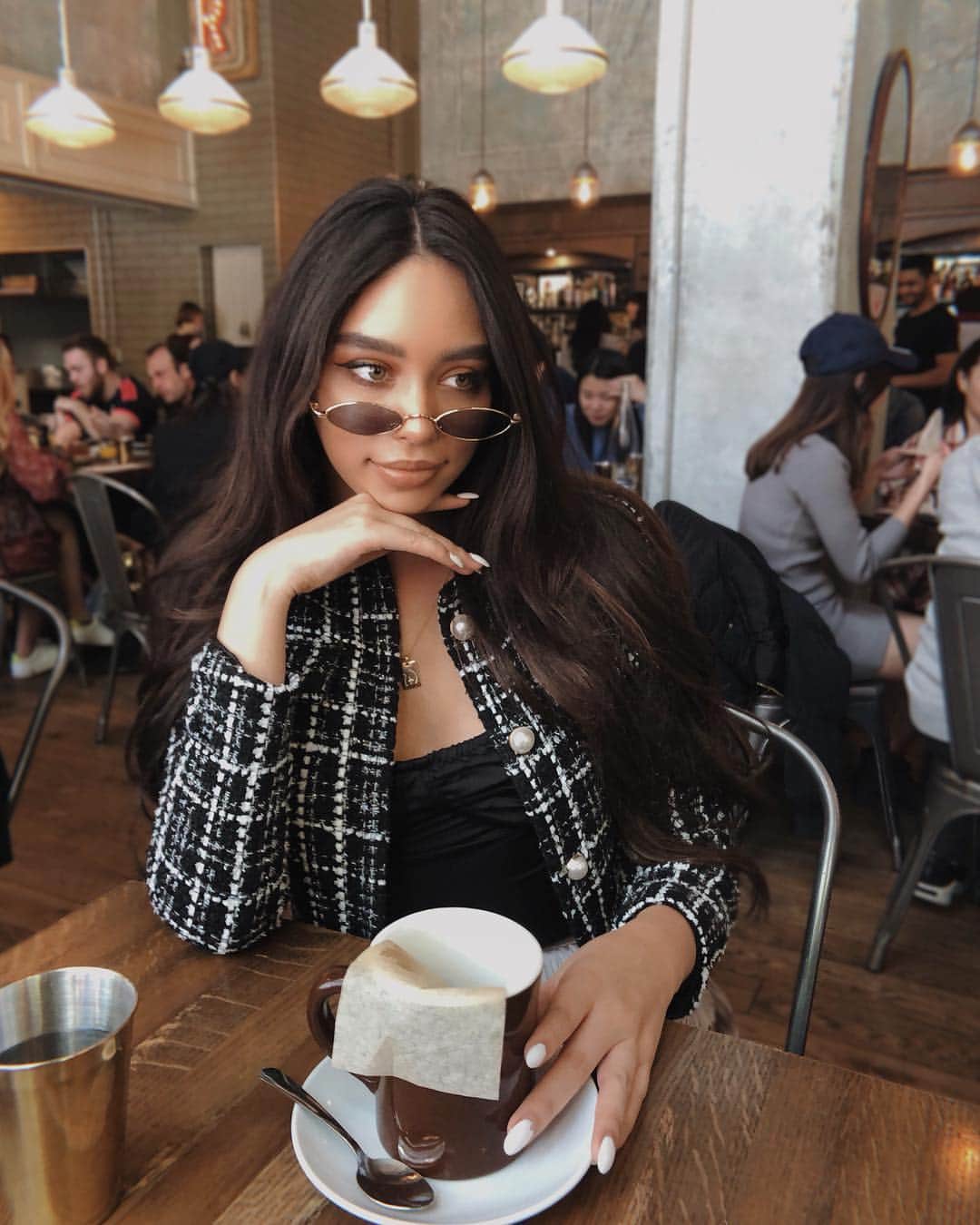 JANICE JOOSTEMAさんのインスタグラム写真 - (JANICE JOOSTEMAInstagram)「Don’t ask a girl where she wants to eat. Tell her to guess where you’re taking her to eat and then take her to the first guess! 🥘☕️」5月2日 8時42分 - janicejoostemaa
