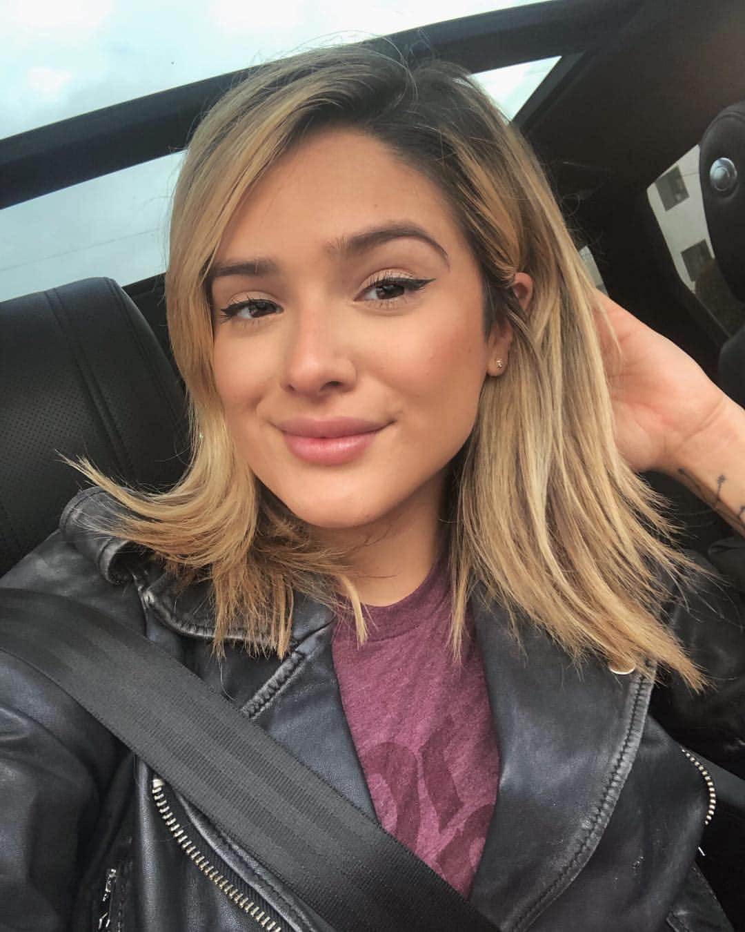 チャチー・ゴンザレスのインスタグラム：「Oh hello! It’s been a minute! I’m still here and rather dandy 🥰😊」