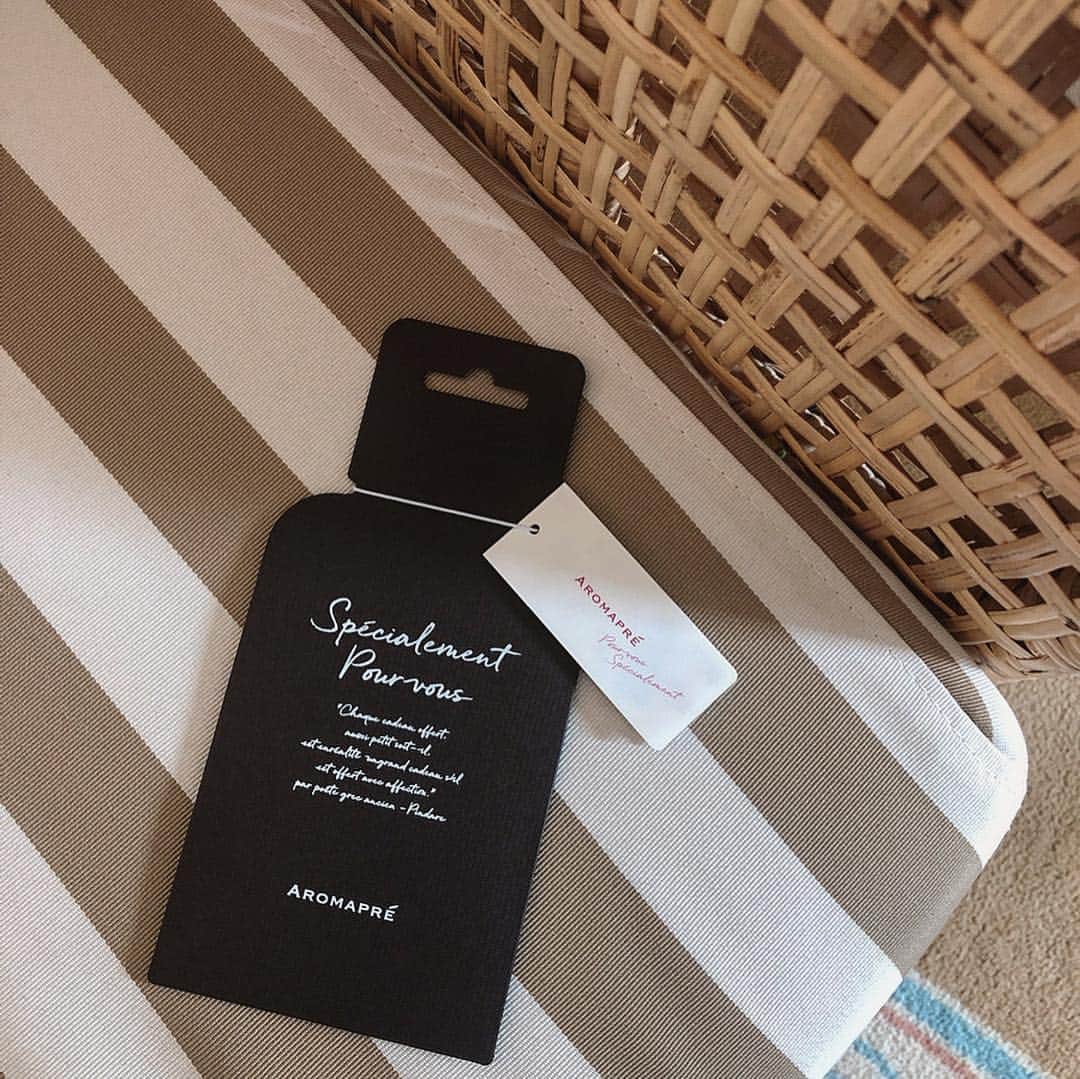 鬼辻麻衣さんのインスタグラム写真 - (鬼辻麻衣Instagram)「最近の購入品 🌿 @cosmekitchen に行くと、欲しいものがたくさんでてくる🤣💖 ・ ・ @mmmcosmetics_official のカラーチューナー のピーチゴールドが、徐々に日焼けしてきている私の肌にちょうど良かった☺️✨ ・ 2枚目は、 @aromapre のアロマカード 🌿 日本で初のアロマギフトサービスで、カードを購入してからWEBでアロマを調合できます！自分だけのアロマを作れるのも嬉しいし、プレゼントにも良さそう😳💖 母の日のギフトで、一緒にアロマの香りを選ぶのもいいな🌹 届いたらアロマもUPします！ #cosmekitchen #コスメキッチン #AROMAPRE #アロマプレ #ｍｍｍ #ムー」5月2日 8時51分 - kitsumai