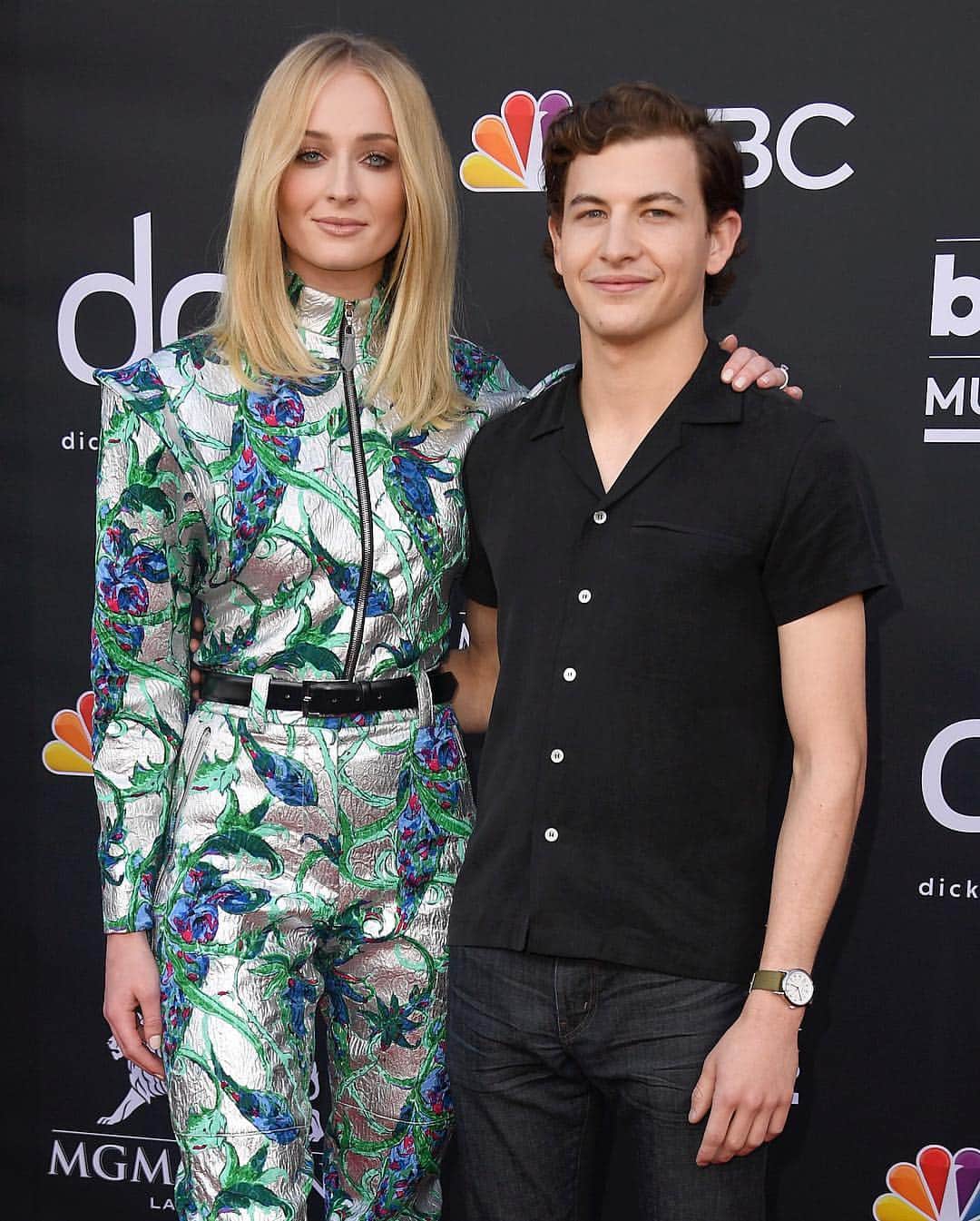 Just Jaredさんのインスタグラム写真 - (Just JaredInstagram)「@sophiet wears @louisvuitton on the Billboard Music Awards red carpet. She was joined by “Dark Phoenix” co-star @itstyesheridan! Go to JustJared.com for our full coverage of the show. #SophieTurner #TyeSheridan #BBMAs Photos: Getty」5月2日 8時53分 - justjared