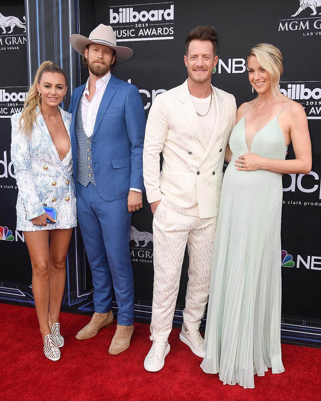 Just Jaredさんのインスタグラム写真 - (Just JaredInstagram)「The @floridageorgialine guys and their wives are on the Billboard Music Awards red carpet! Go to JustJared.com for our full coverage of the show. #FloridaGeorgiaLine #BBMAs Photos: Getty」5月2日 8時56分 - justjared