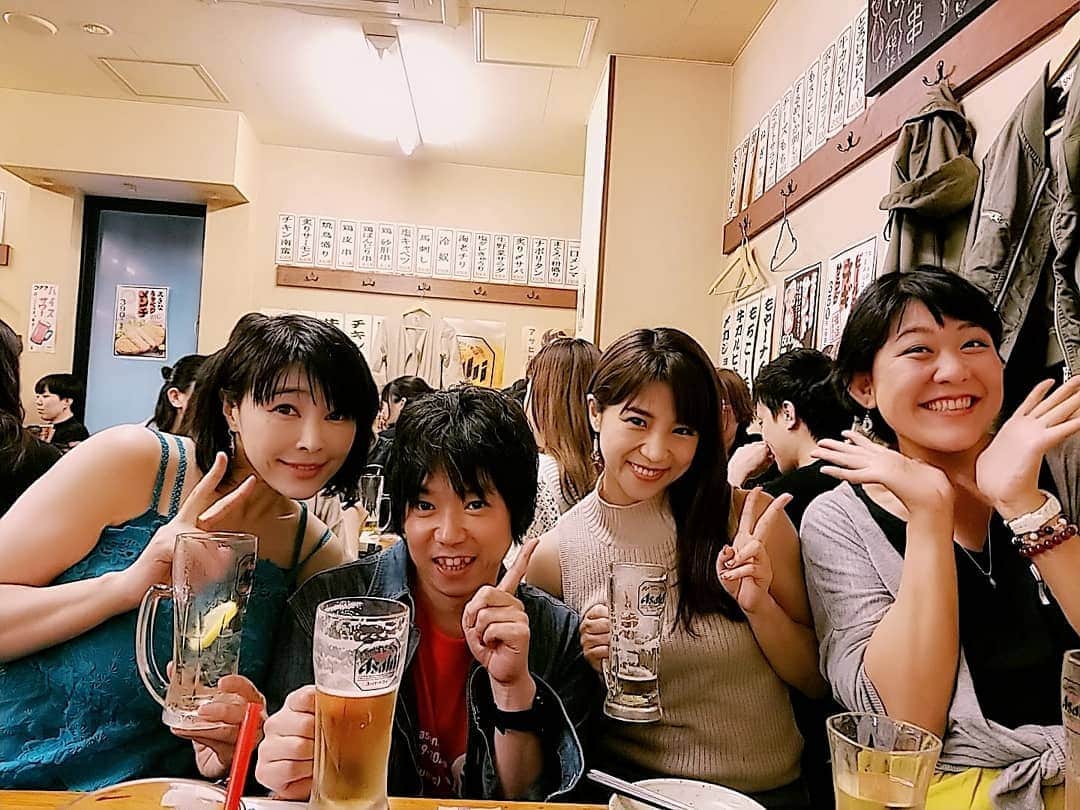 松坂南さんのインスタグラム写真 - (松坂南Instagram)「初日うちあげにて。 大好きなみんなとー🎵  ななち、ゲスト出演ありがとうございました！  #いまも楽園」5月2日 9時23分 - minami_matsuzaka