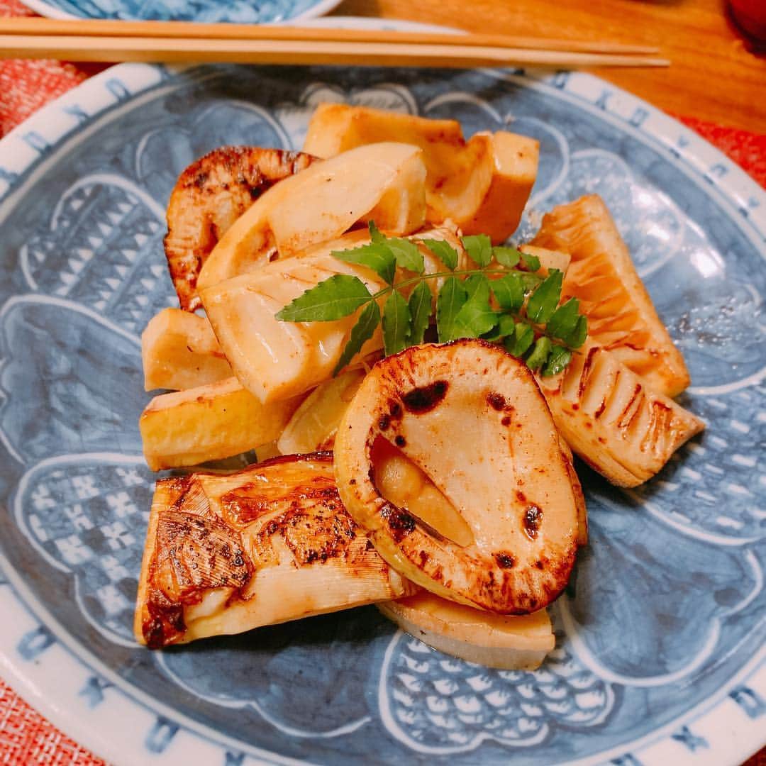 金子貴俊さんのインスタグラム写真 - (金子貴俊Instagram)「妻のご飯でホッコリ。 ブリの照り焼き美味い😋 たけのこも香ばしくて👍 ブッラータのサラダは鉄板の美味しさ。ブッラータにハマりまくりの我が家(^◇^;) #ブリ＃ブッラータ#妻飯#妻ごはん」5月2日 9時41分 - takatoshi_kaneko