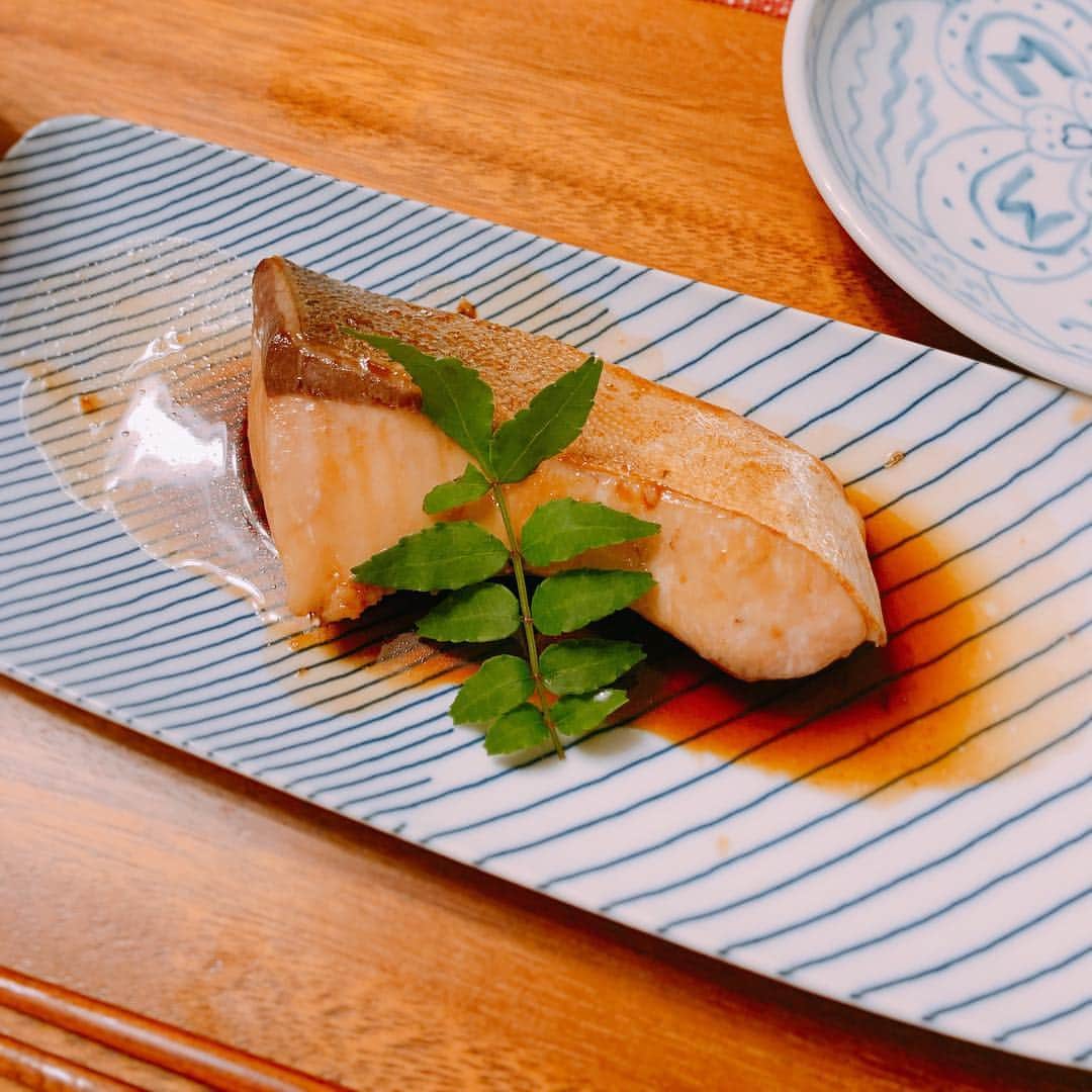 金子貴俊さんのインスタグラム写真 - (金子貴俊Instagram)「妻のご飯でホッコリ。 ブリの照り焼き美味い😋 たけのこも香ばしくて👍 ブッラータのサラダは鉄板の美味しさ。ブッラータにハマりまくりの我が家(^◇^;) #ブリ＃ブッラータ#妻飯#妻ごはん」5月2日 9時41分 - takatoshi_kaneko