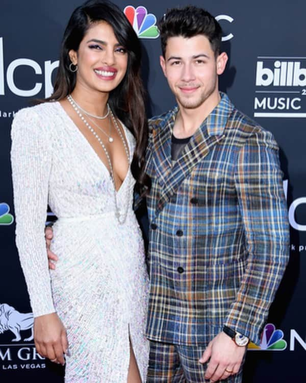 People Magazineさんのインスタグラム写真 - (People MagazineInstagram)「Double date! 😍 Nick and Kevin Jonas brought their beautiful ladies, Priyanka Chopra and Danielle Jonas, to the #BBMAs and they all look absolutely amazing! ❤️| 📷: Steve Granitz/WireImage」5月2日 9時40分 - people