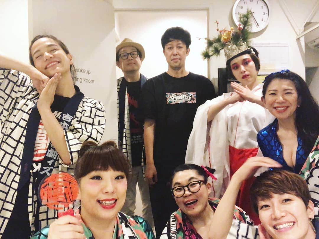 服部ひで子のインスタグラム：「令和元年５月１日(水)  吉本新喜劇ィズ 令和㊗️初ライブでした！！！ 『Pimm's Presents, Special Live 2019 Spring ~Human Xrossing~ in OSAKA』  in 大阪バナナホール🍌  #pimms さん #XmasEileen さん  対バンさせていただき、ありがとうございました！  そして、ご来場くださった方々、ありがとうございました！！！ 次のライブは、２週間後の5/14(火)✨ こちらも是非お願いします(*^ー^)ノ♪  #吉本新喜劇ィズ #ヨッチリ  #トヨ #小籔千豊 #マキ #宇都宮まき #フク #福岡晃子 #マツ #松浦真也 #サナ #金原早苗 #爆乳三姉妹 #オカチチ #モリチチ #ヒデチチ」