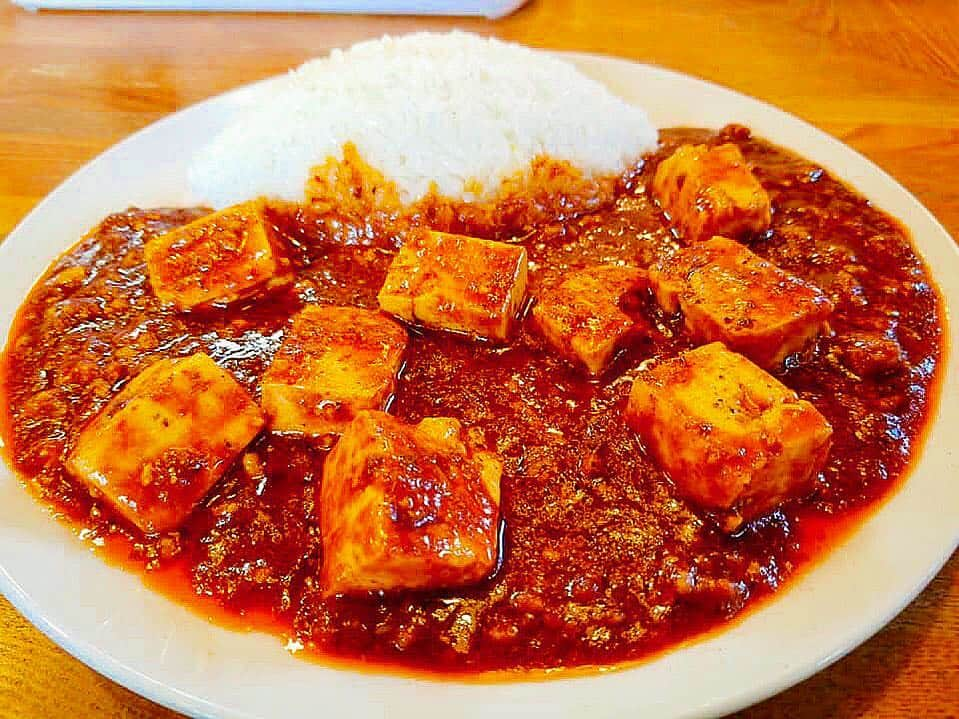 チキン南蛮カレーのルウ王子さんのインスタグラム写真 - (チキン南蛮カレーのルウ王子Instagram)「おはカレー！昨夜に京都から宮崎に戻ってきたでござルウ！今日からしばらくカレー倶楽部ルウ都城本店に出没予定！！てげうまカレーを作りまくルウ！お店で見かけたらお声がけくだカレー！では本日もカレー倶楽部ルウを華麗によルウしく！ご来店お待ちしてルウ！ ★ #麻婆カレー #麻婆豆腐 #中華 #カレー倶楽部ルウ #相互フォロー#フォロバ#ふるさと納税 #宮崎 #都城 #福岡 #梅田 #渡辺通り#大阪 #難波 #鹿児島 #熊本 #神戸 #三股 #京都 #大阪駅前第3ビル #間借りカレー #スパイスカレー #六甲道 #二年坂 #守口 #清水寺 #大阪ランチ #いいねした人で気になった人フォロー #飯テロ」5月2日 9時47分 - currynoprince