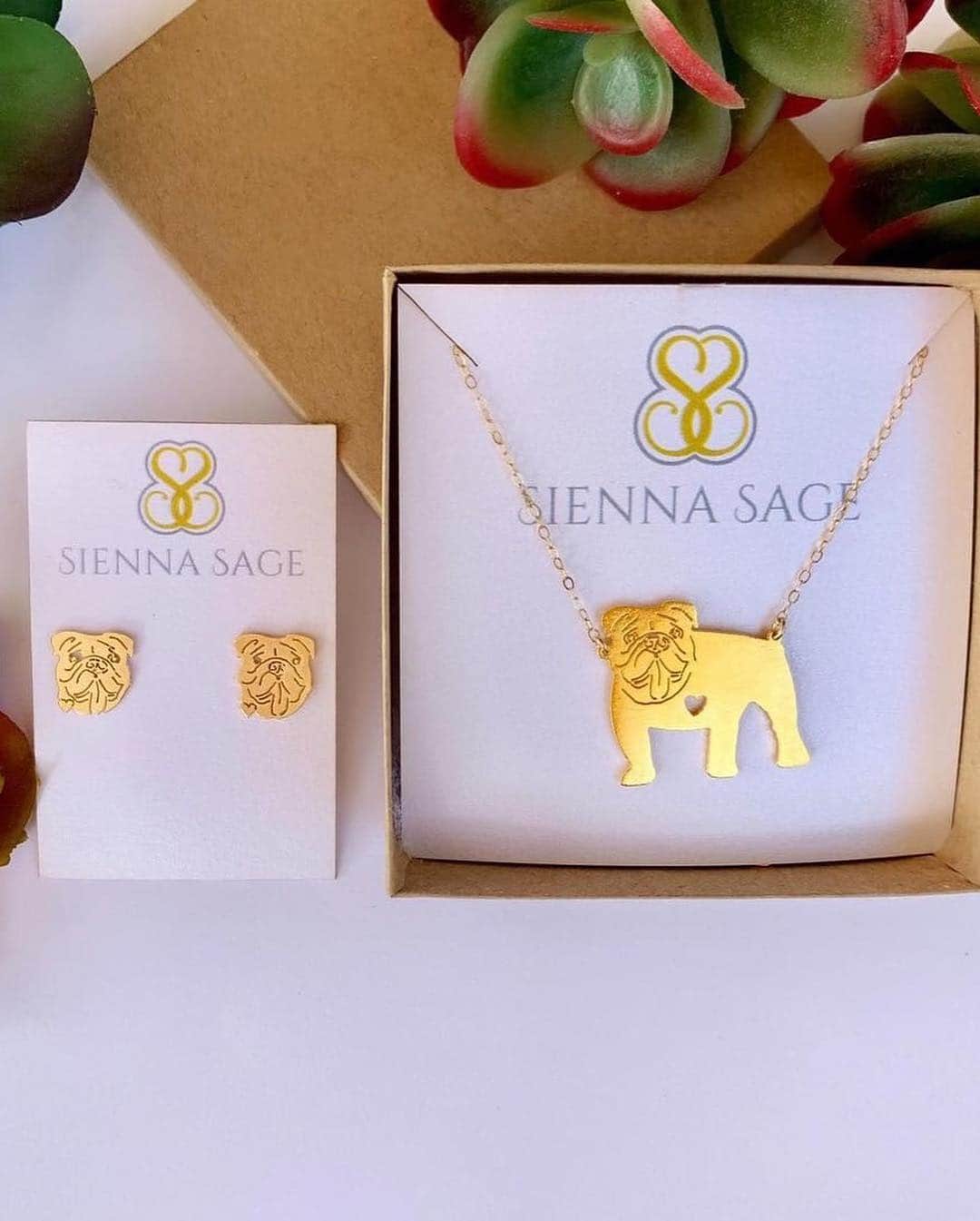 Bodhi & Butters & Bubbahさんのインスタグラム写真 - (Bodhi & Butters & BubbahInstagram)「It’s GIVEAWAY time!!!! We’ve teamed up with @siennasagedesigns to do a Mother’s Day Giveaway!!!! Winner will get their choice of Sienna Sage’s famous Bulldog Necklace or a pair of their Bulldog Stud Earrings! 💅🏼💍💕To enter... simply like this photo, follow us and @siennasagedesigns & tag three friends!  For 10 extra entries share this story and tag both of us 💗Don’t forget to go check out all of their amazing bulldog pieces!! Use code “bulldogbabe” for 10% off for our followers only!😘 Giveaway ends 5/8/2019 at 6pm PST. . . . . . . #bulldog #bestoftheday #wednesday #giveaway #beautiful #puppy #love #blonde #girl #jewelry #bling #amazing #contest #win #cute #mothersday」5月2日 10時20分 - keonistuff