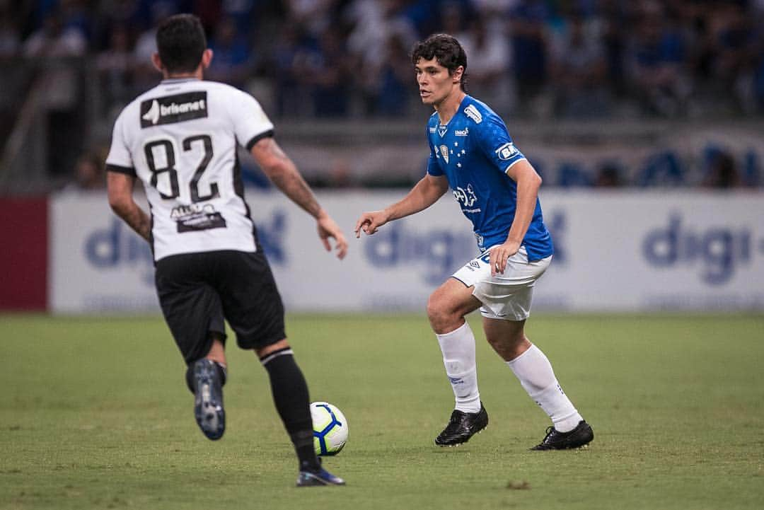 ドドさんのインスタグラム写真 - (ドドInstagram)「+3 💙🦊 #CRUxCEA #Brasileirão2019 #NasBatalhasComOCruzeiro 📸 @pedrovalefoto」5月2日 10時26分 - dodopires