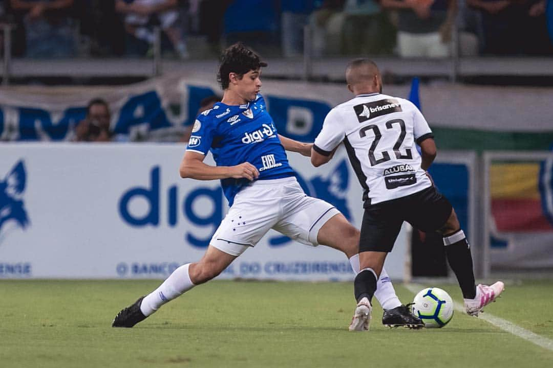 ドドさんのインスタグラム写真 - (ドドInstagram)「+3 💙🦊 #CRUxCEA #Brasileirão2019 #NasBatalhasComOCruzeiro 📸 @pedrovalefoto」5月2日 10時26分 - dodopires