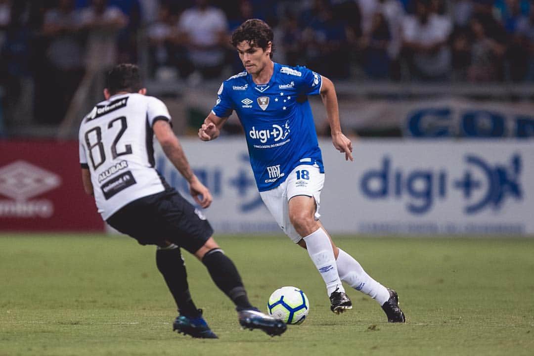 ドドのインスタグラム：「+3 💙🦊 #CRUxCEA #Brasileirão2019 #NasBatalhasComOCruzeiro 📸 @pedrovalefoto」