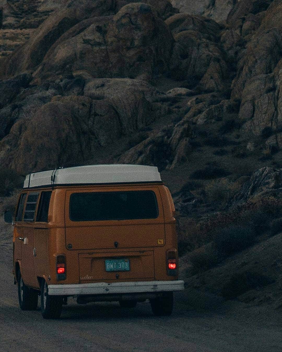instagoodさんのインスタグラム写真 - (instagoodInstagram)「@collincreates • Sunshine meet the Mountains •  Almost two years ago I had the pleasure of running into @idletheorybus while on a road trip. I met Kit and J.R. and their van Sunshine, they told me a bit about their adventures and life on the road. It only took moments to feel the presence of their good energy and love for life. I’ve followed along their wild journey ever since and it’s been an inspiring one to watch. Cheers you guys and congrats on re-building the van and getting it back into pristine condition! .」5月2日 10時22分 - instagood