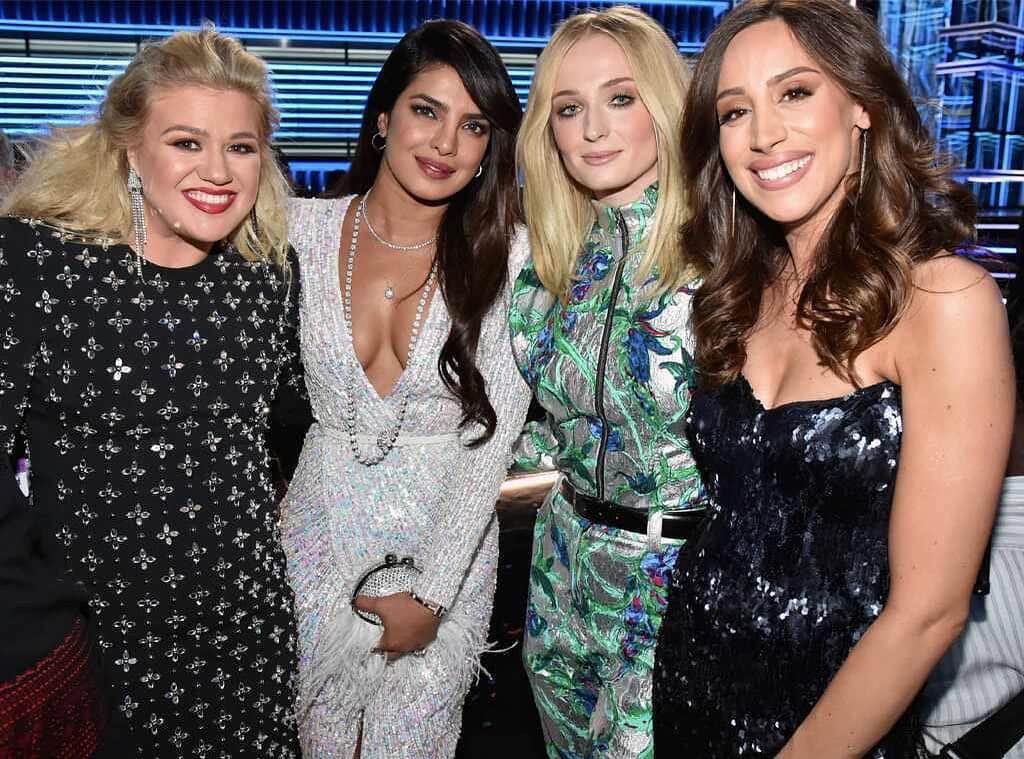 E! Onlineさんのインスタグラム写真 - (E! OnlineInstagram)「A moment like this, some people wait a lifetime but the J sisters gave it to us tonight. #BBMAs (📷: Getty Images)」5月2日 11時19分 - enews
